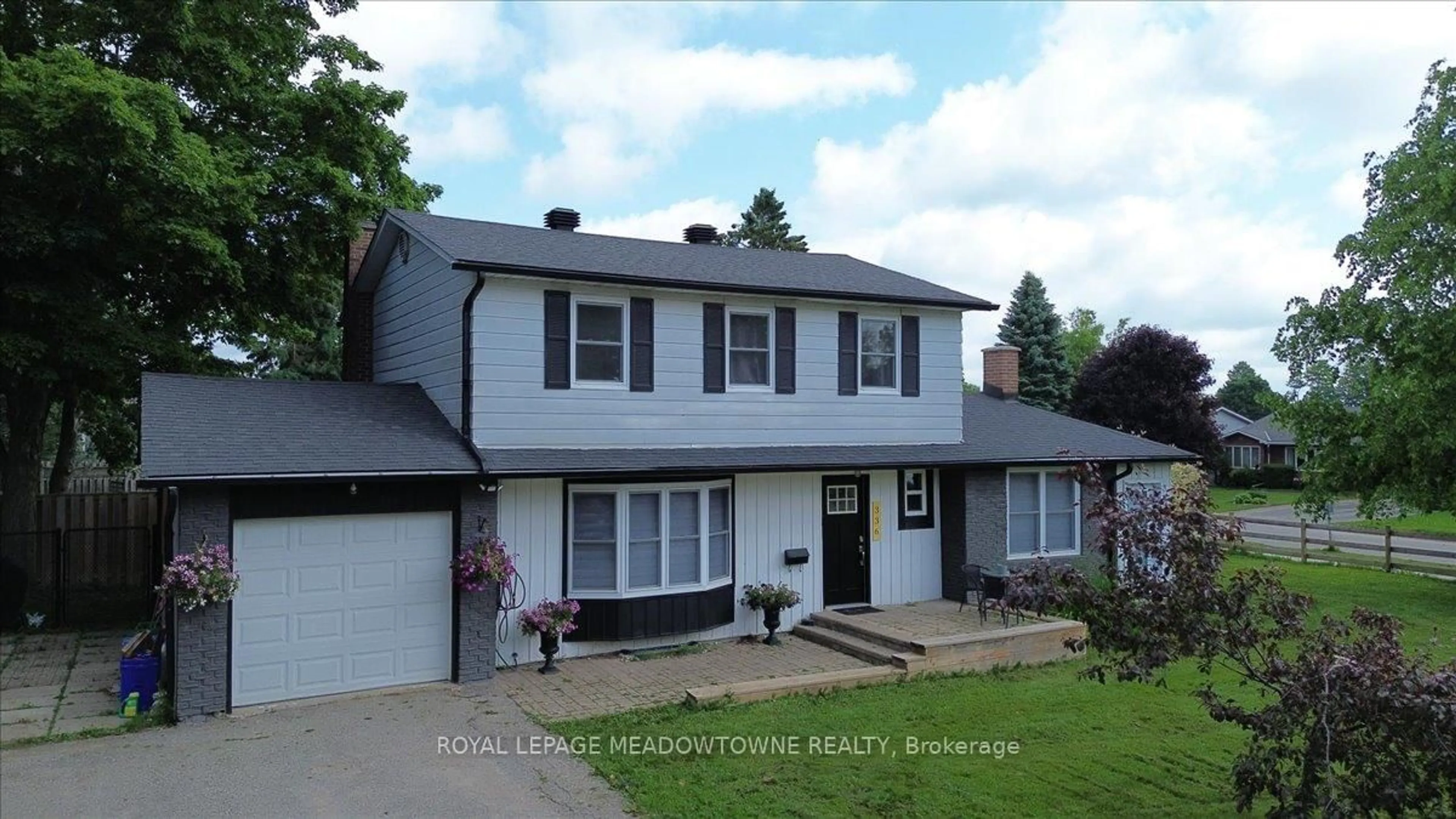 Home with vinyl exterior material, street for 336 Pineview Gdns, Shelburne Ontario L9V 3A3