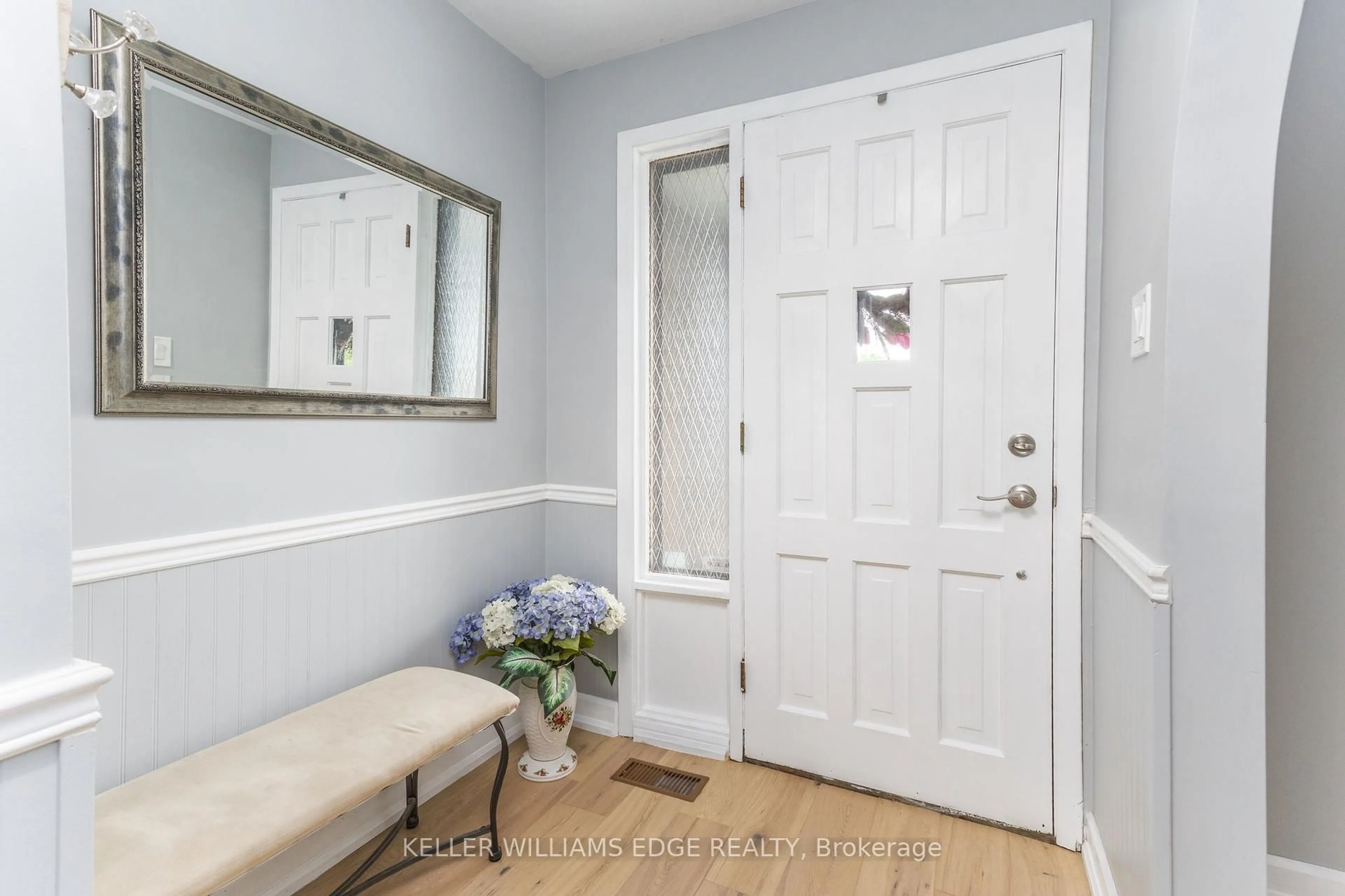 Indoor entryway for 63 Lionsgate Ave, Hamilton Ontario L9C 6L5