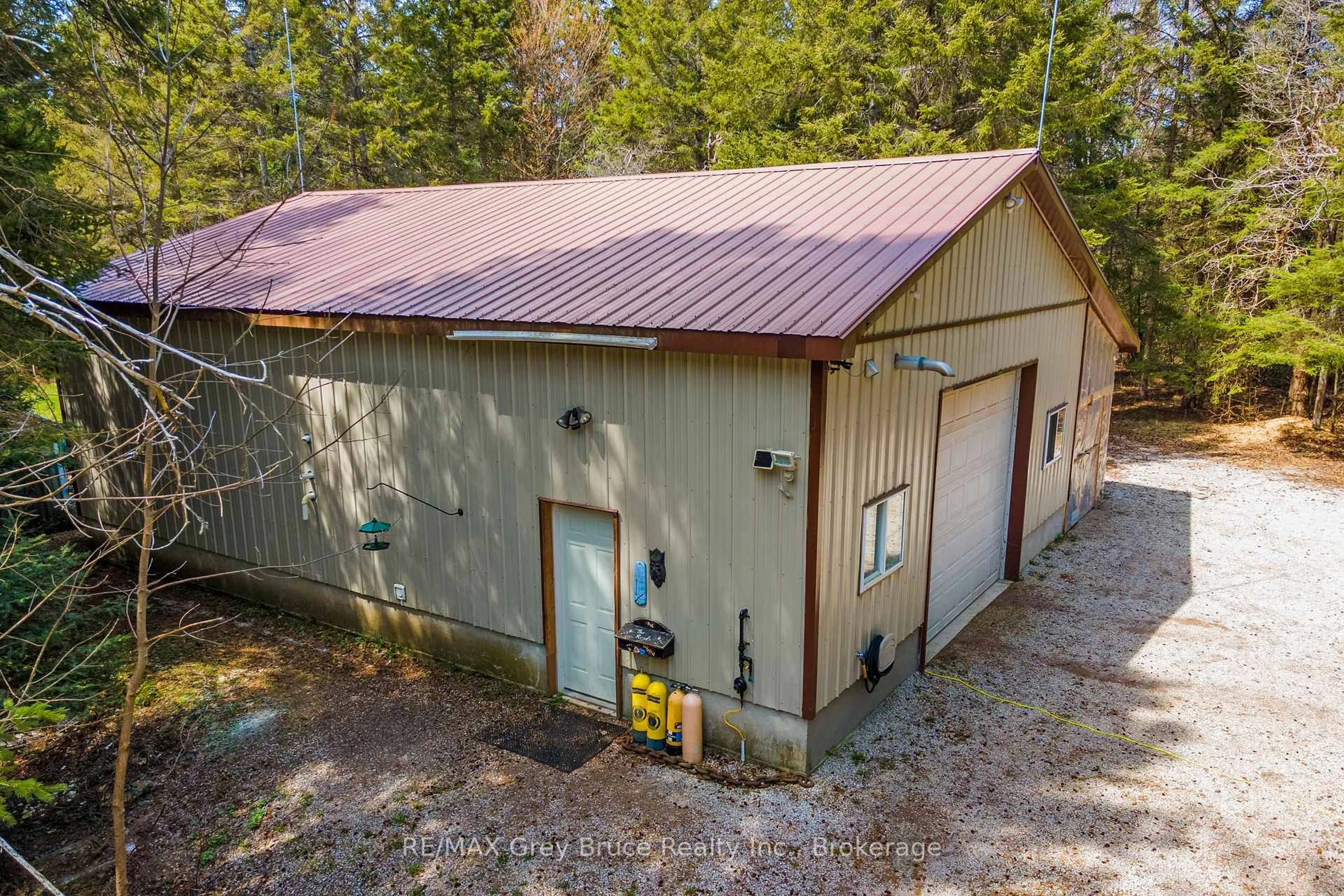 A pic from outside/outdoor area/front of a property/back of a property/a pic from drone, building for 33 WOODSTOCK Ave, Northern Bruce Peninsula Ontario N0H 2M0