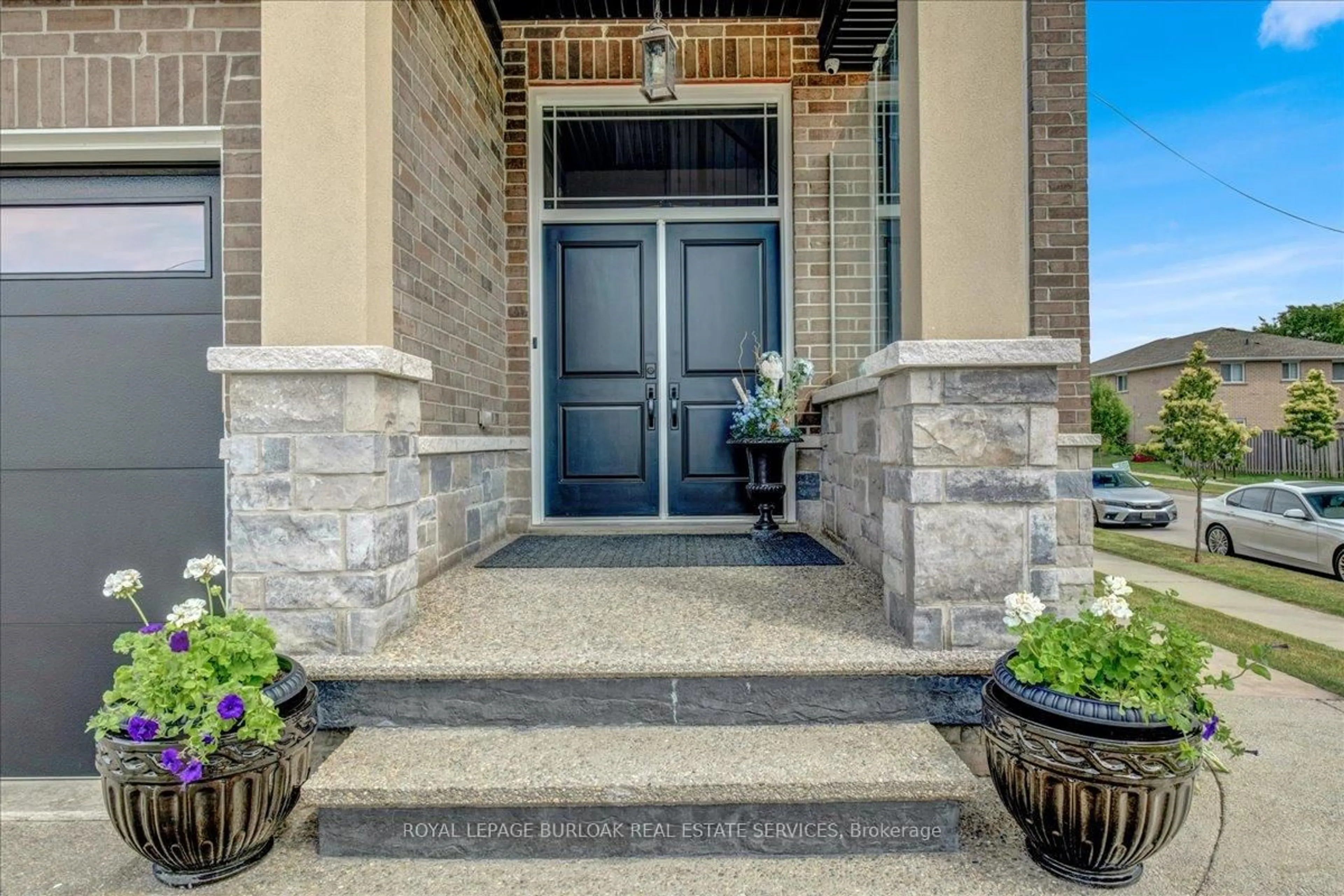 Indoor entryway for 89 Eleanor Ave, Hamilton Ontario L8W 1C8