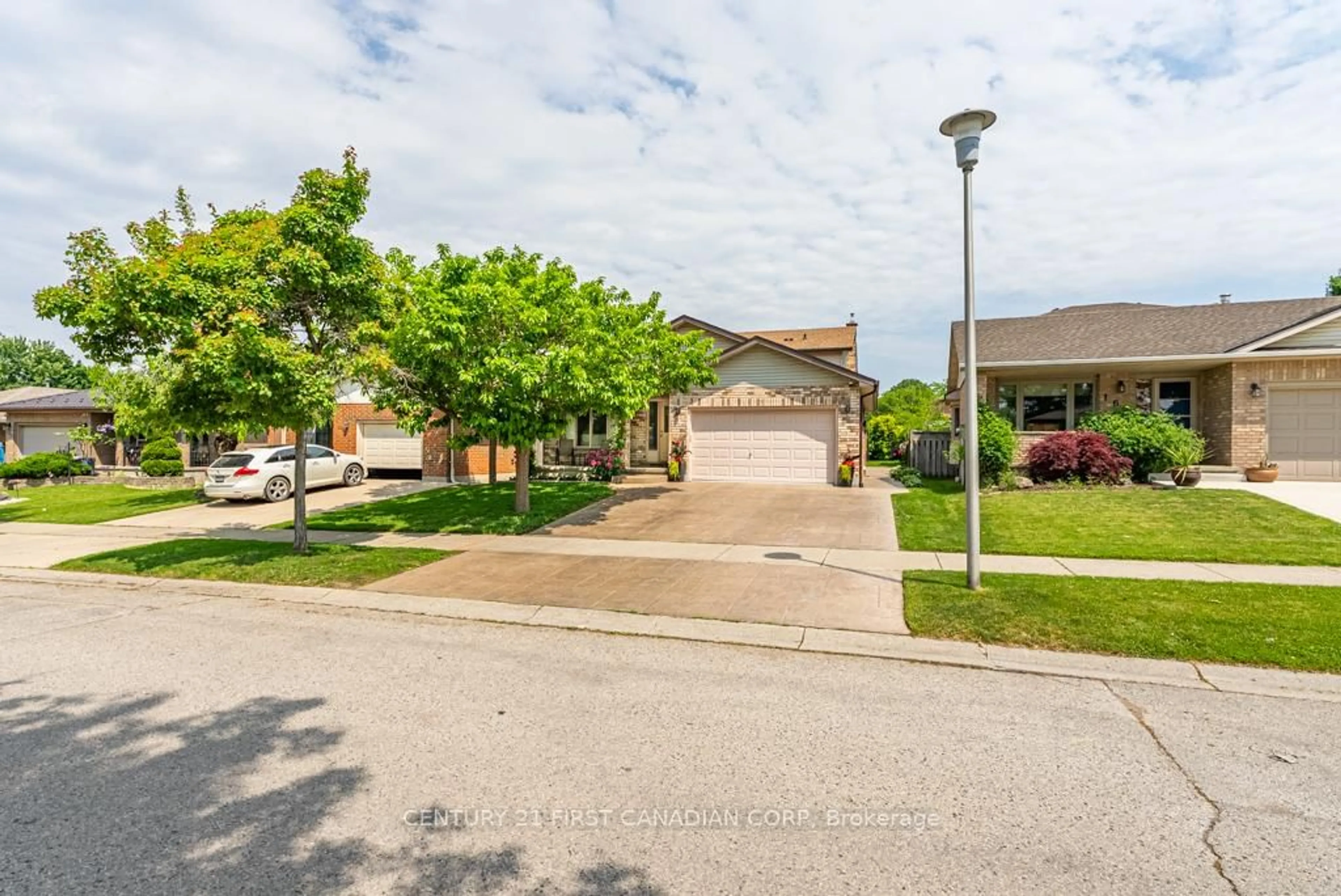 A pic from outside/outdoor area/front of a property/back of a property/a pic from drone, street for 169 Ashley Cres, London South Ontario N6E 3P9
