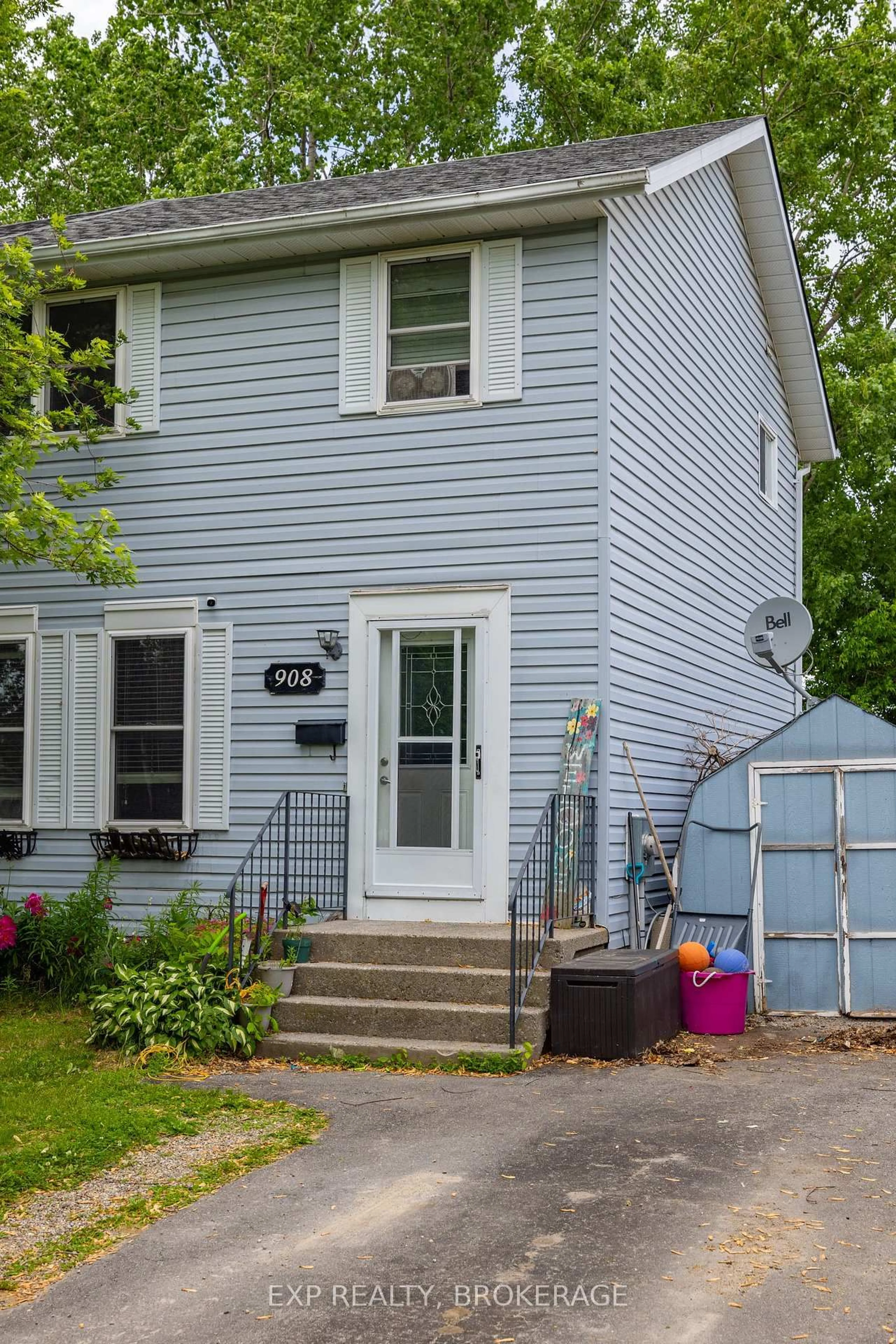 Home with vinyl exterior material, street for 908 Uxbridge Cres, Kingston Ontario K7M 8K9