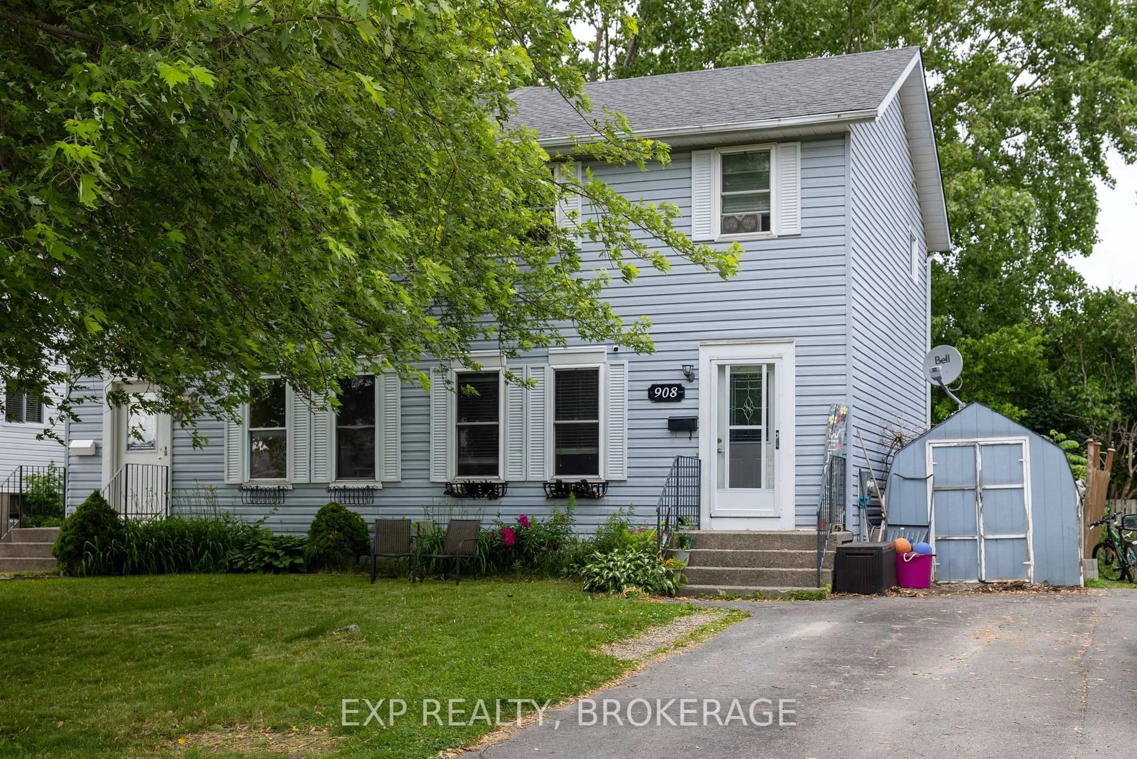 Home with vinyl exterior material, street for 908 Uxbridge Cres, Kingston Ontario K7M 8K9