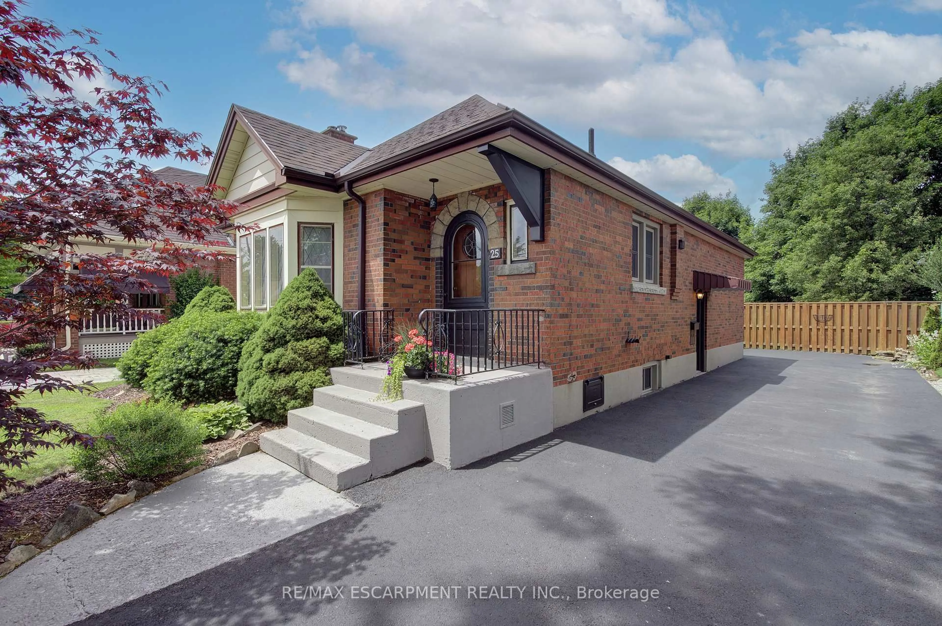 Home with brick exterior material, street for 25 Baldwin Ave, Brantford Ontario N3S 1H6