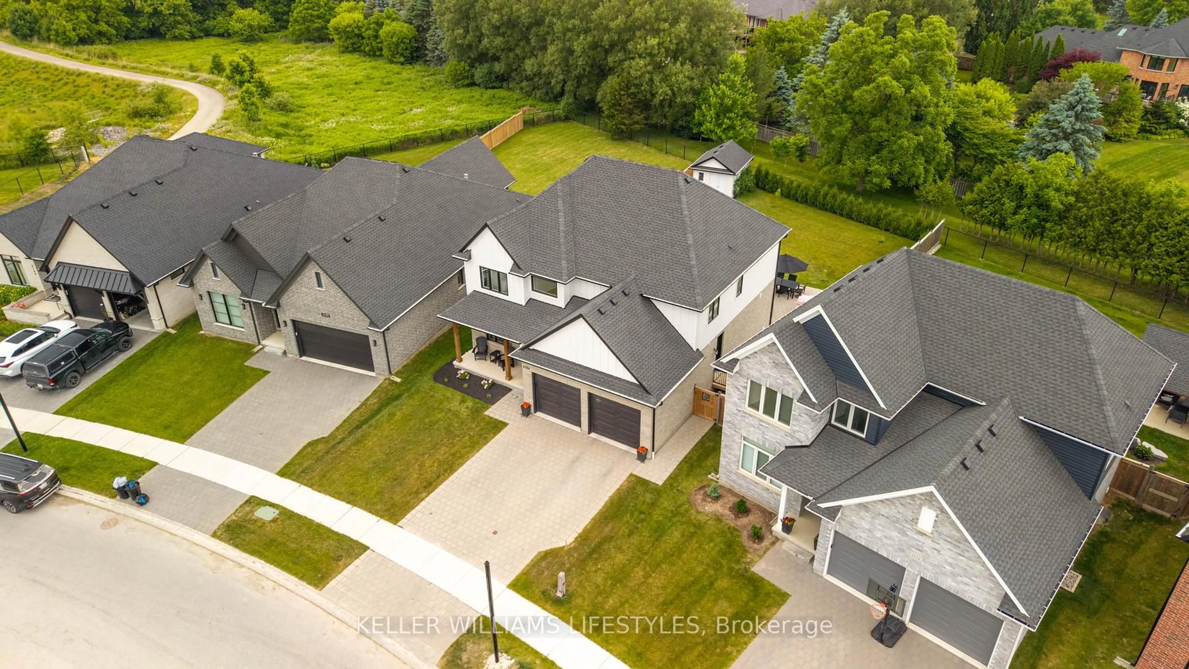 A pic from outside/outdoor area/front of a property/back of a property/a pic from drone, street for 2136 Linkway Blvd, London South Ontario N6K 0K8