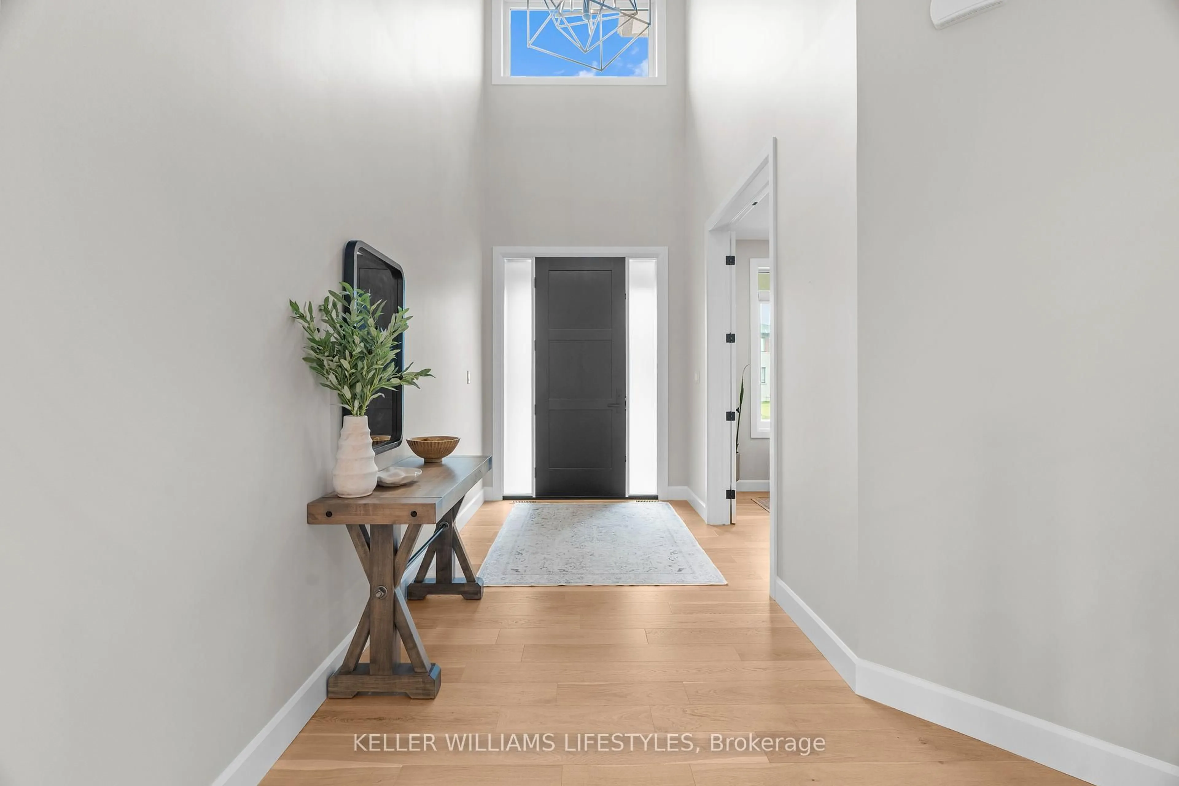 Indoor entryway for 2136 Linkway Blvd, London South Ontario N6K 0K8