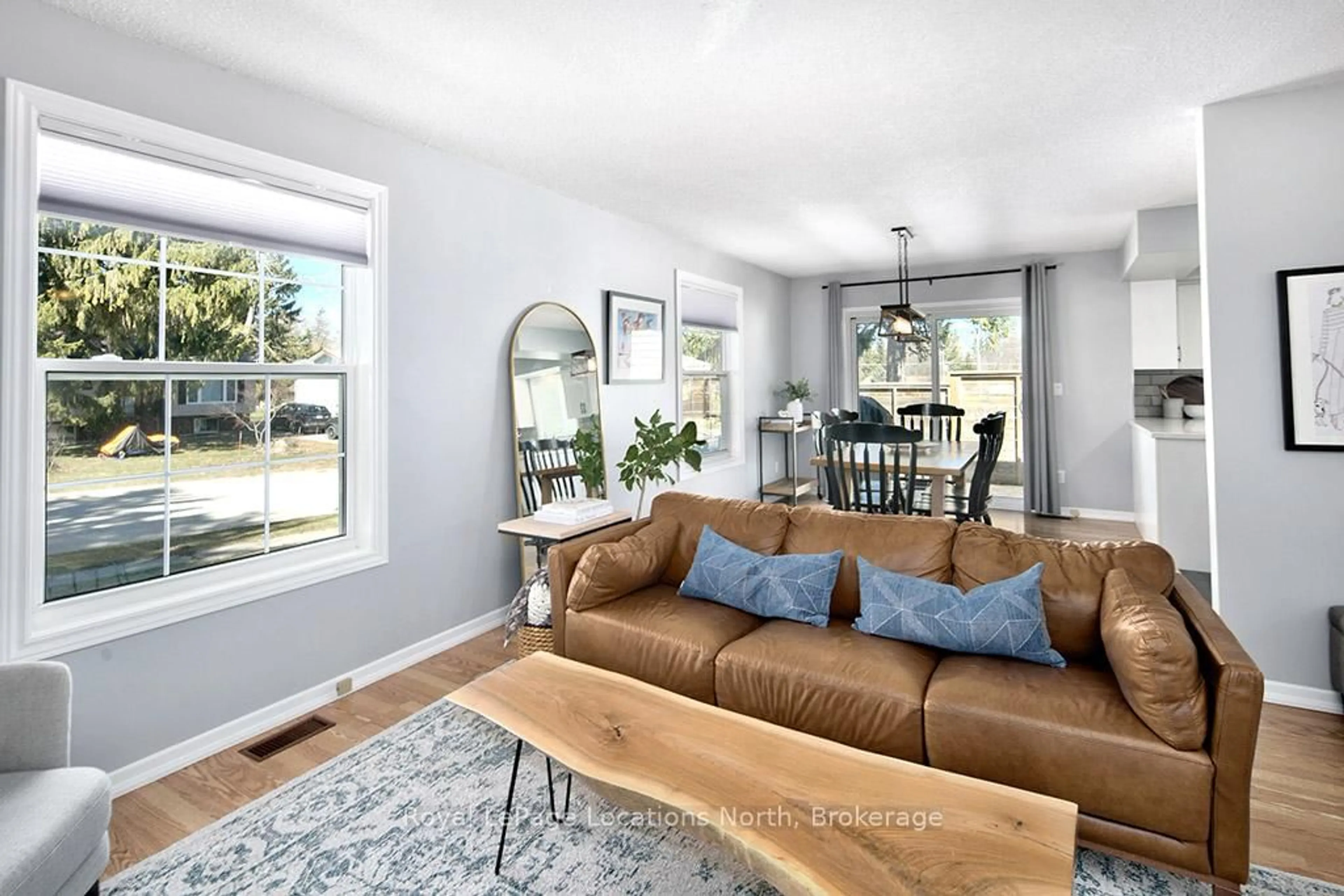 Living room with furniture, unknown for 33 Blake St, Meaford Ontario N4L 1E9
