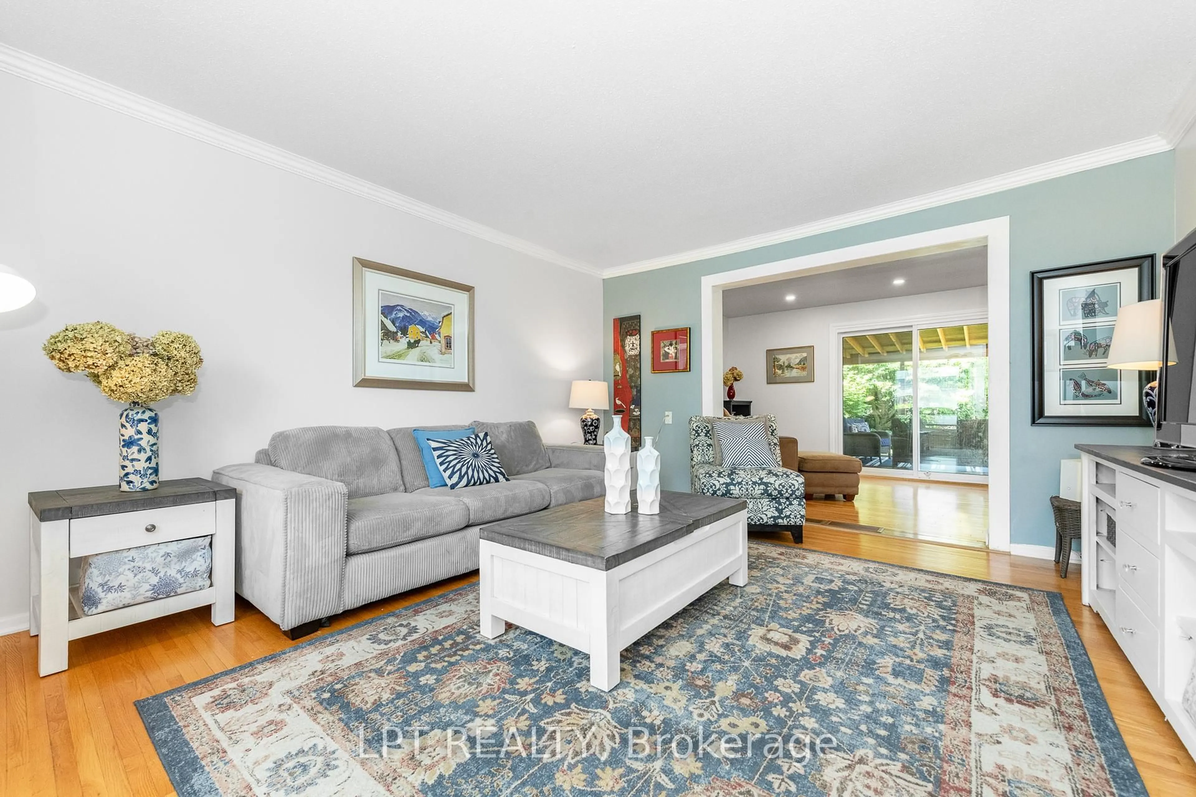 Living room with furniture, unknown for 1329 Fontenay Cres, Ottawa Ontario K1V 7K5