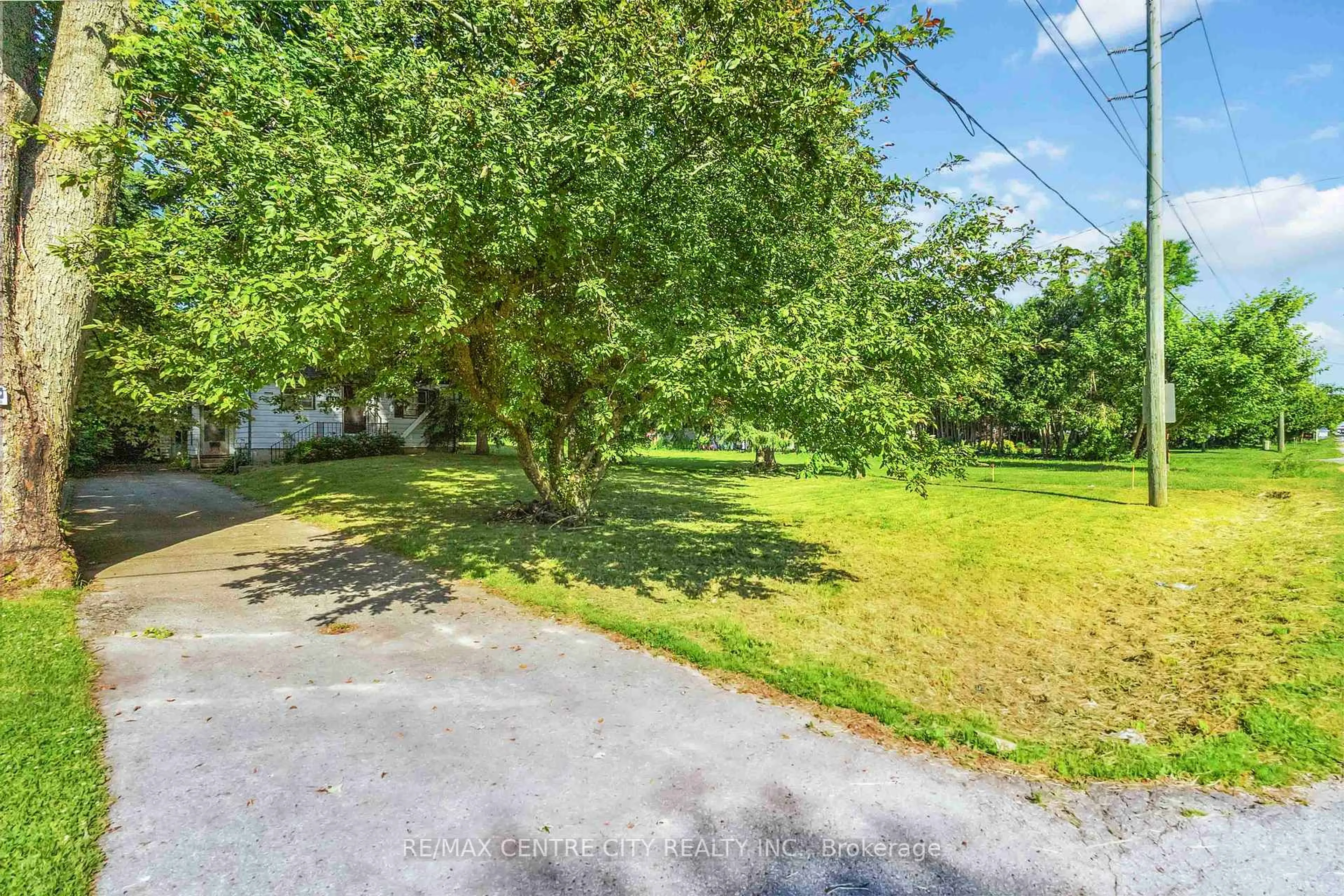 Patio, unknown for 1131 Crumlin Sdrd, London East Ontario N5V 1R6