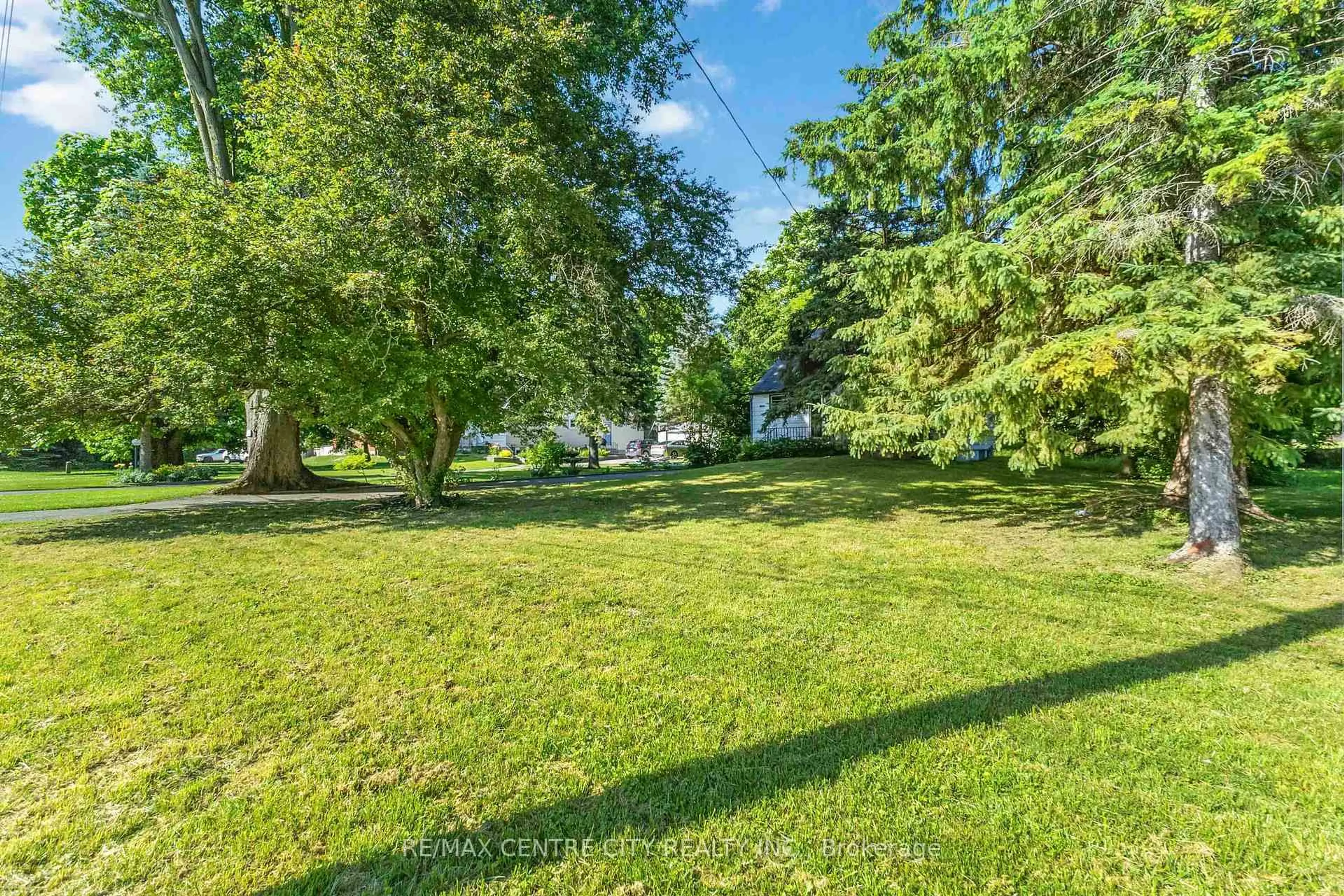 Patio, unknown for 1131 Crumlin Sdrd, London East Ontario N5V 1R6