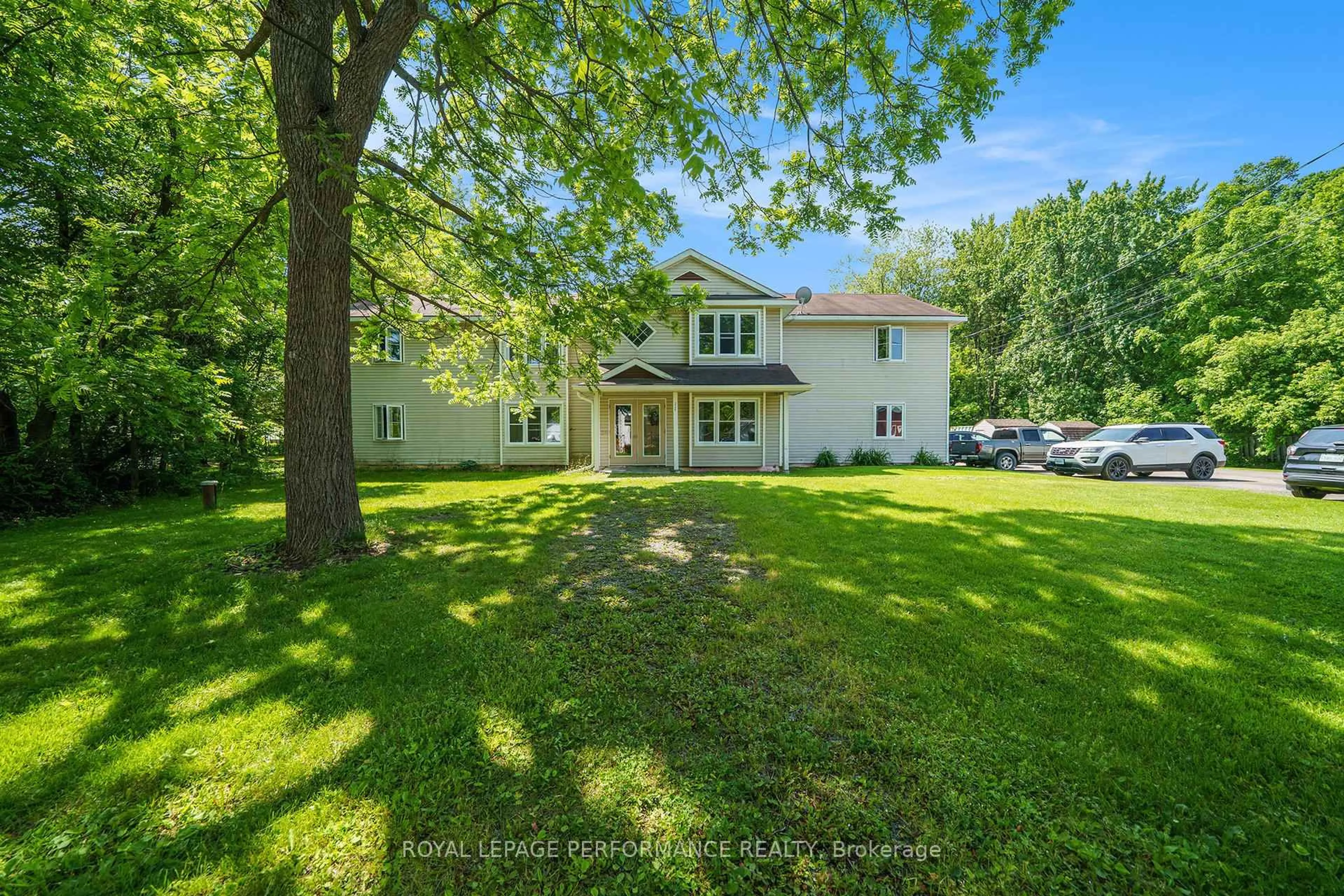 A pic from outside/outdoor area/front of a property/back of a property/a pic from drone, unknown for 2540 Market St, Ottawa Ontario K4C 1A4