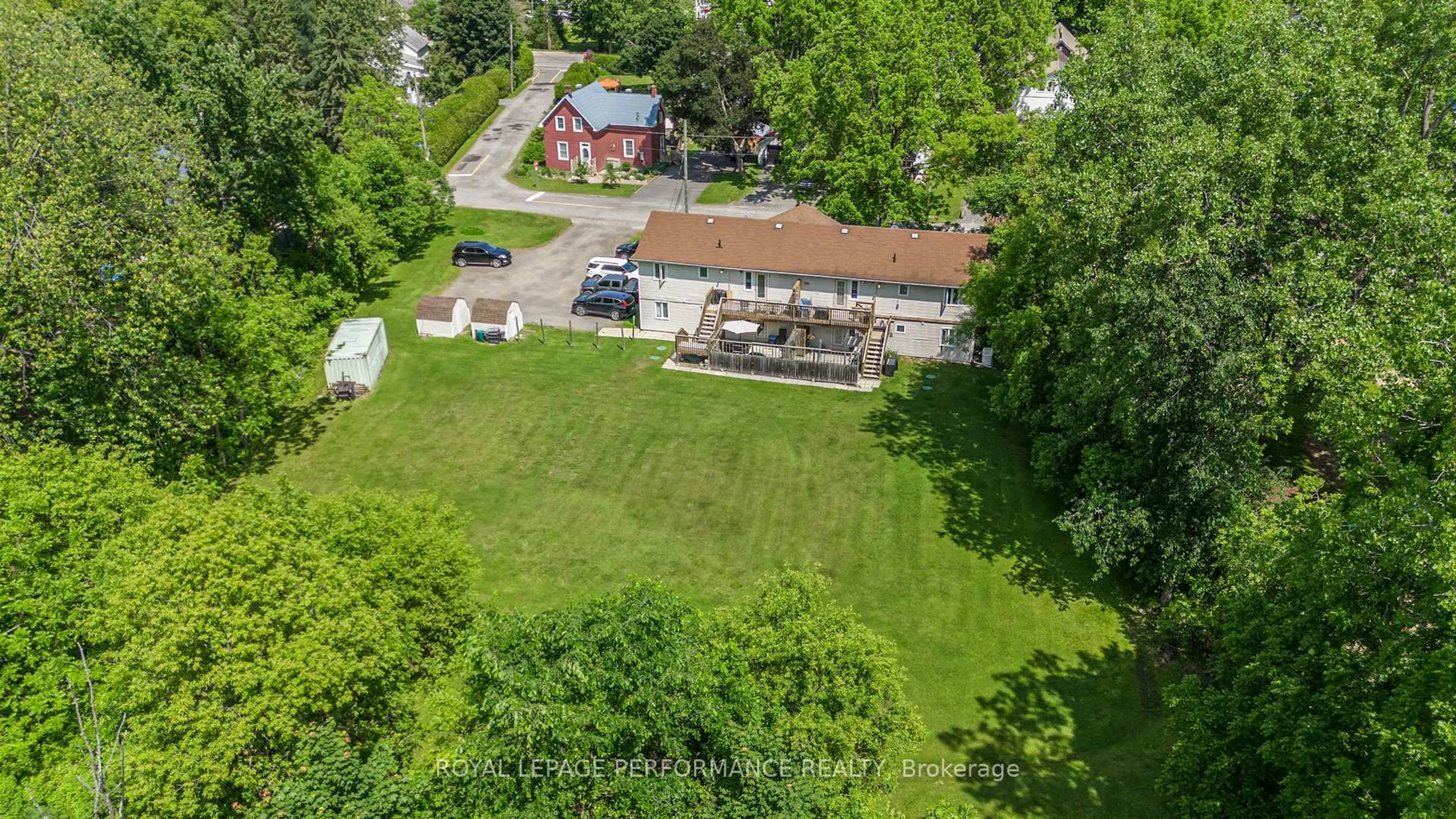 A pic from outside/outdoor area/front of a property/back of a property/a pic from drone, building for 2540 Market St, Ottawa Ontario K4C 1A4