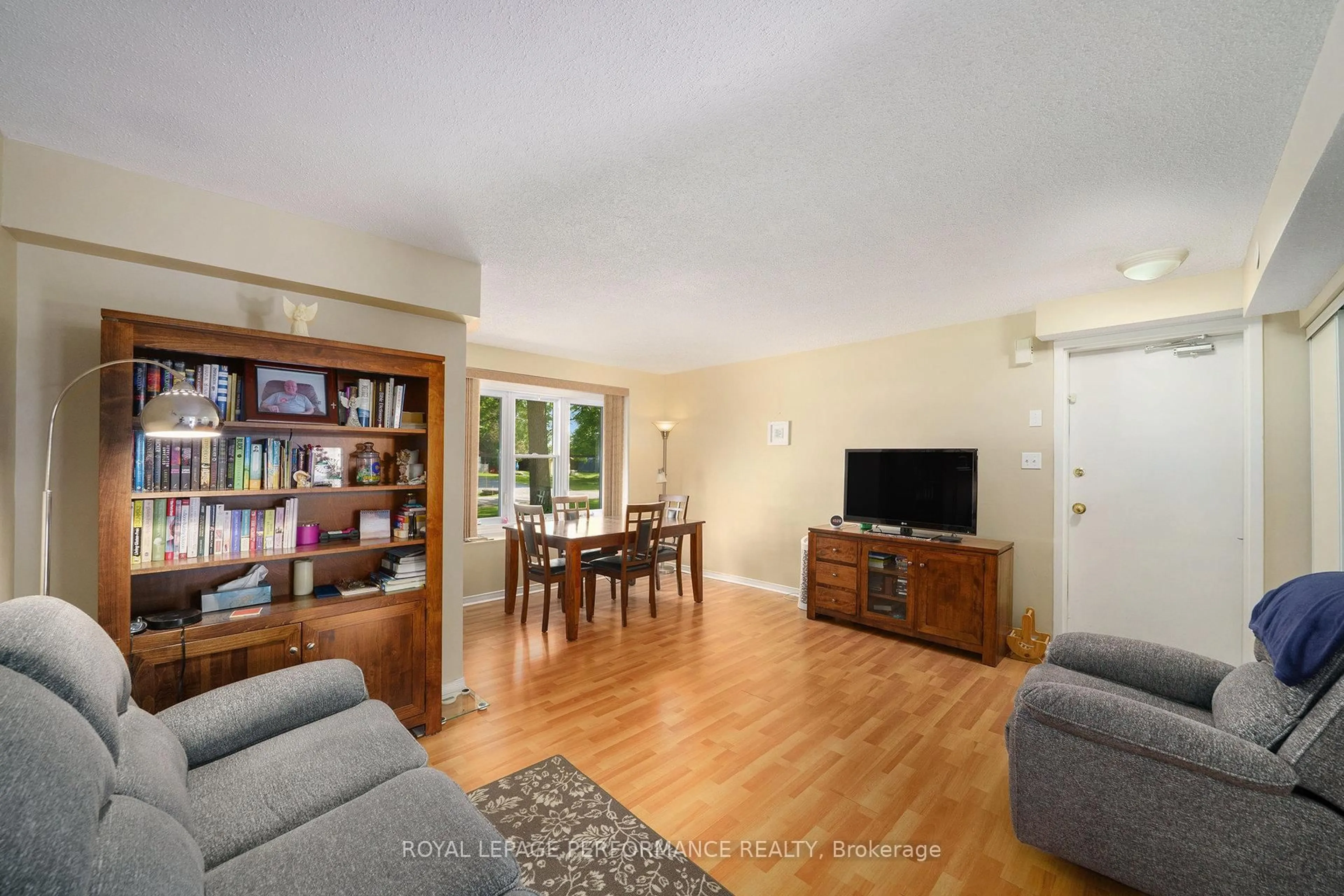 Living room with furniture, unknown for 2540 Market St, Ottawa Ontario K4C 1A4