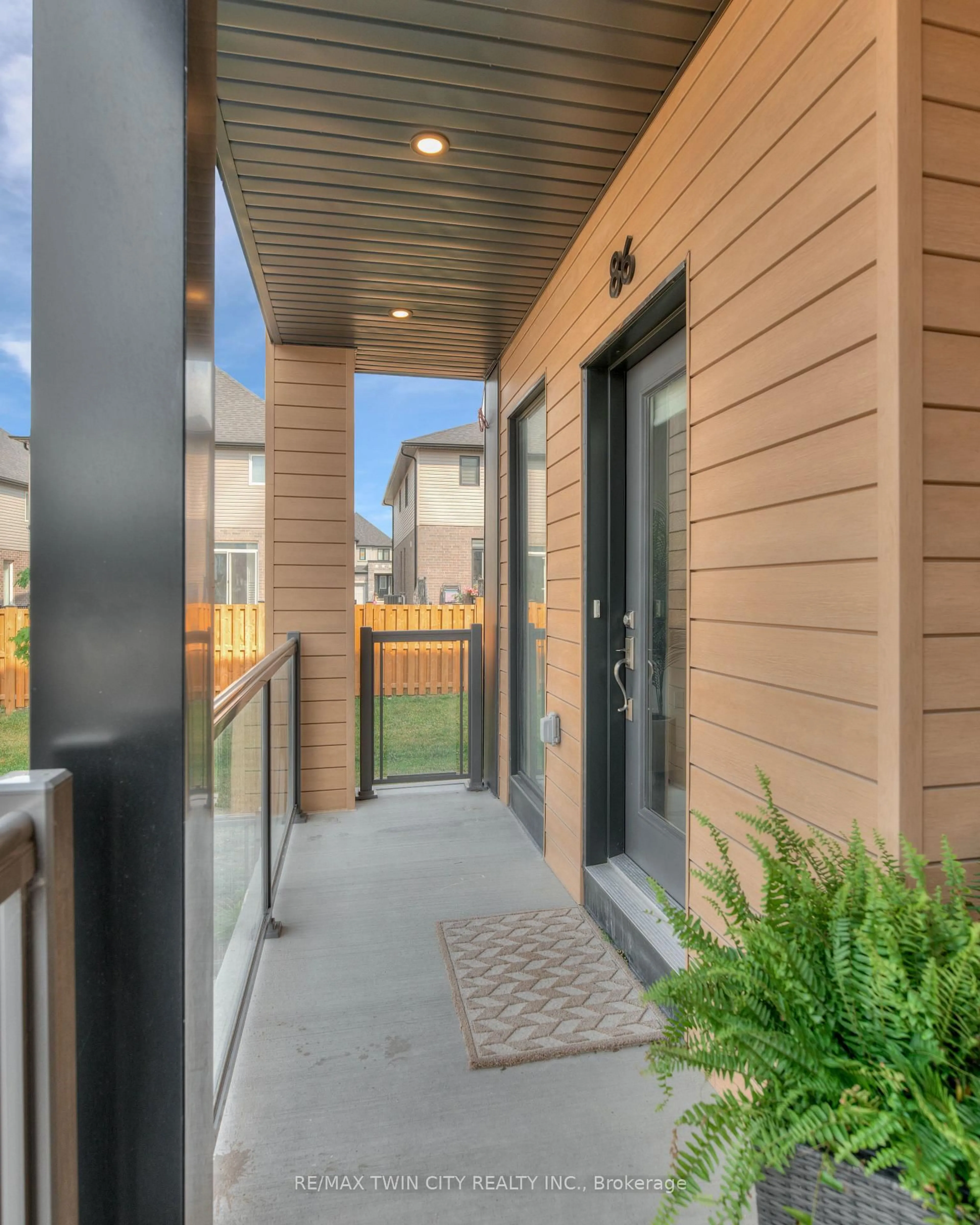 Indoor entryway for 261 Woodbine Ave #86, Kitchener Ontario N2R 0S7
