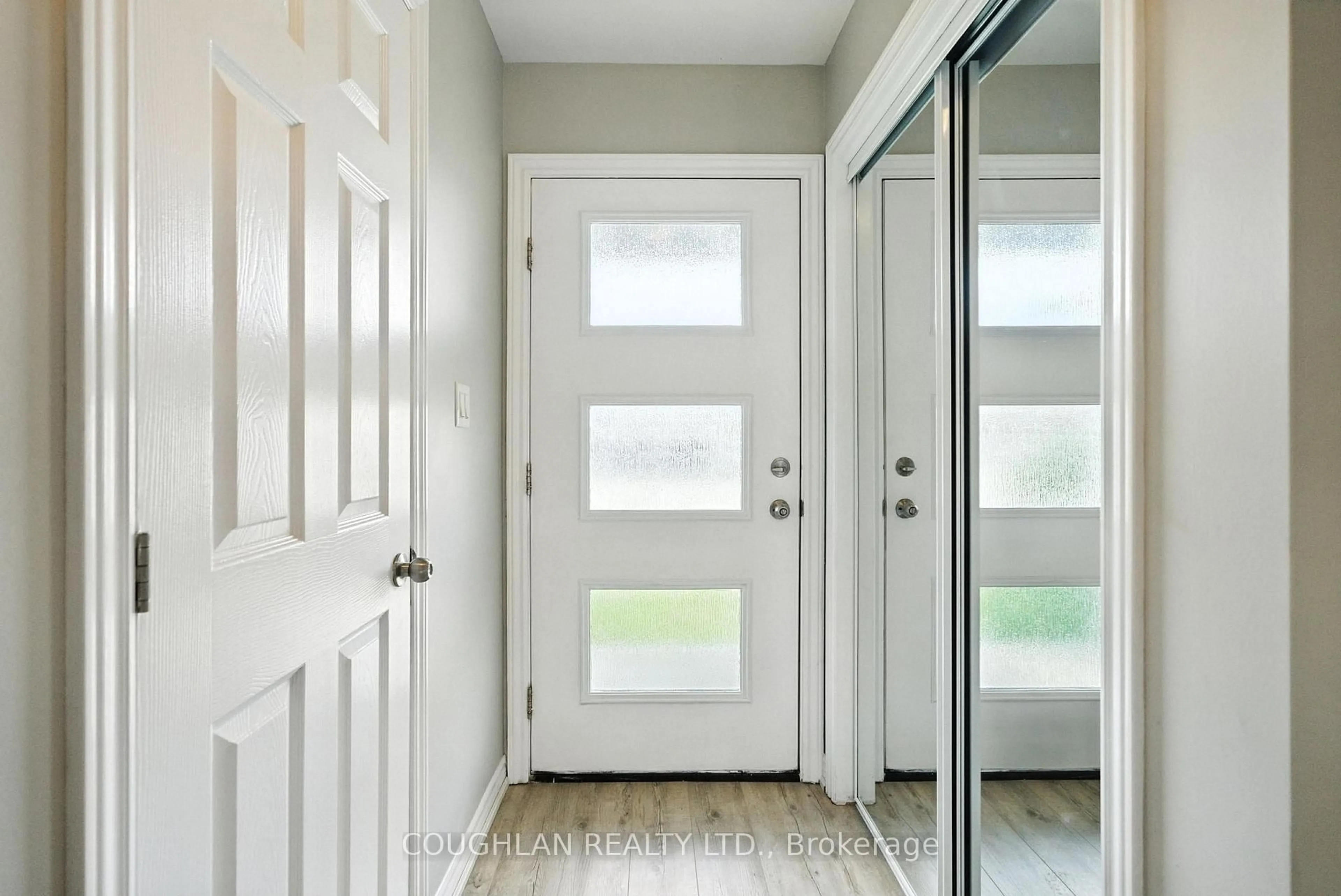 Indoor entryway for 93 KANVERS Way, Greater Napanee Ontario K7R 3P9