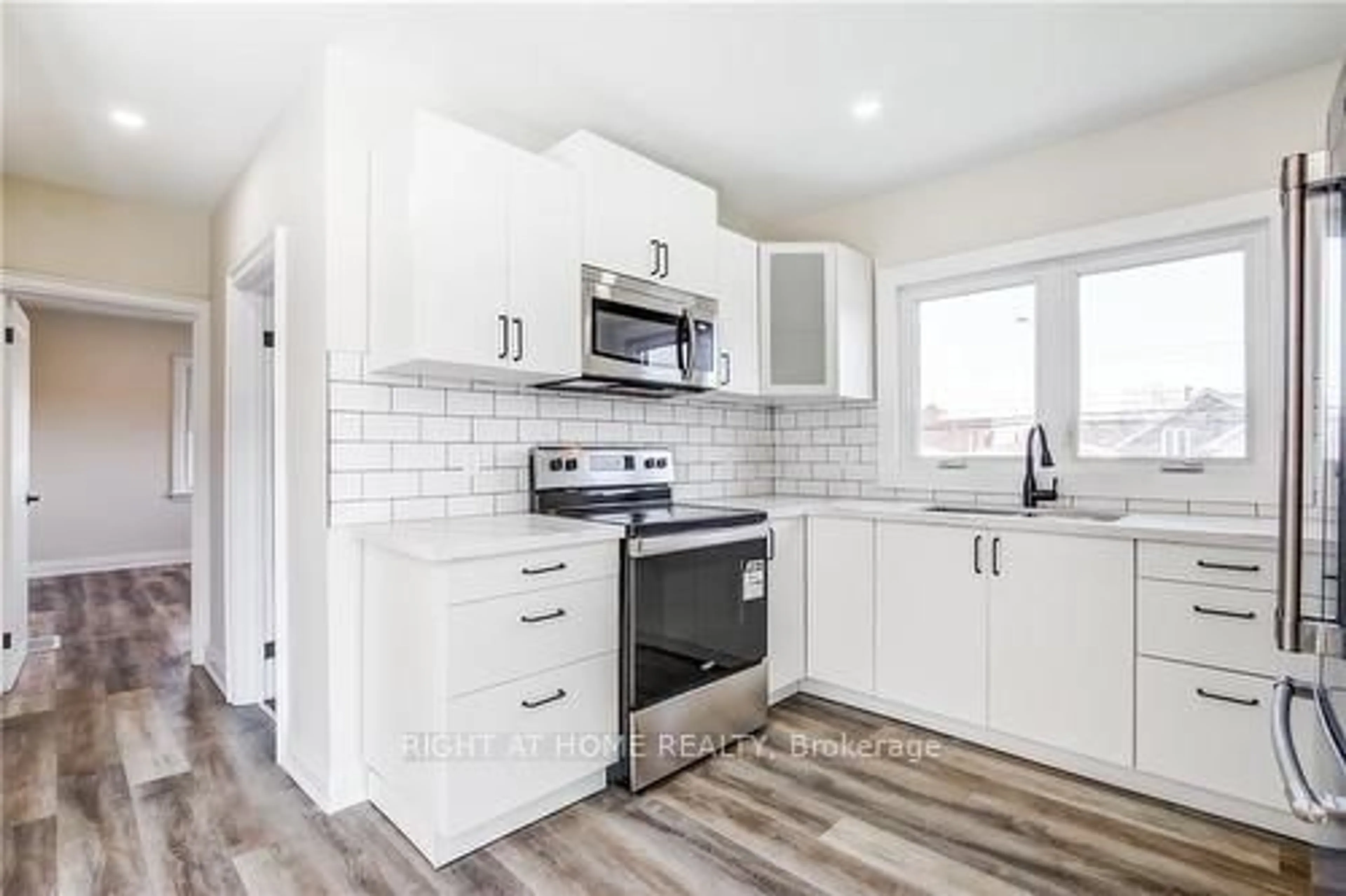 Open concept kitchen, ceramic/tile floor for 2 Lydia St, Hamilton Ontario L8K 3B9