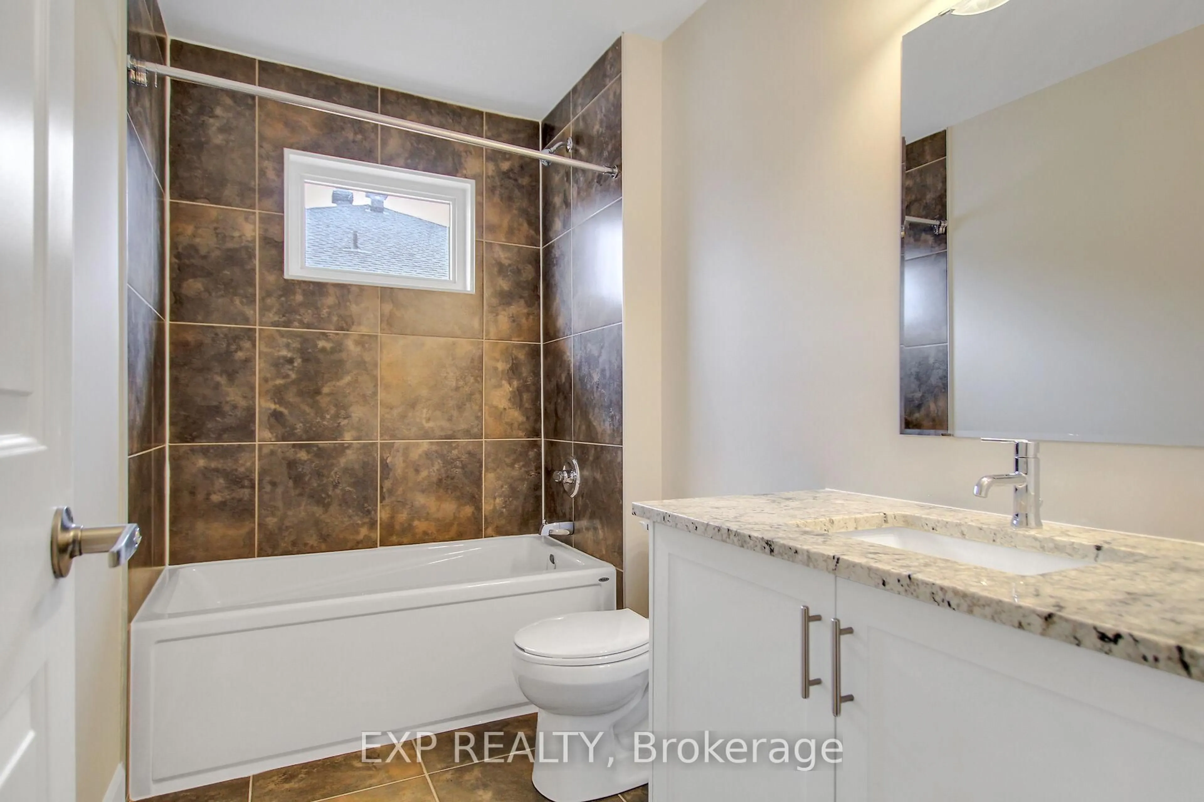 Standard bathroom, ceramic/tile floor for 70 Eastwood Dr, Carleton Place Ontario K7C 0C4