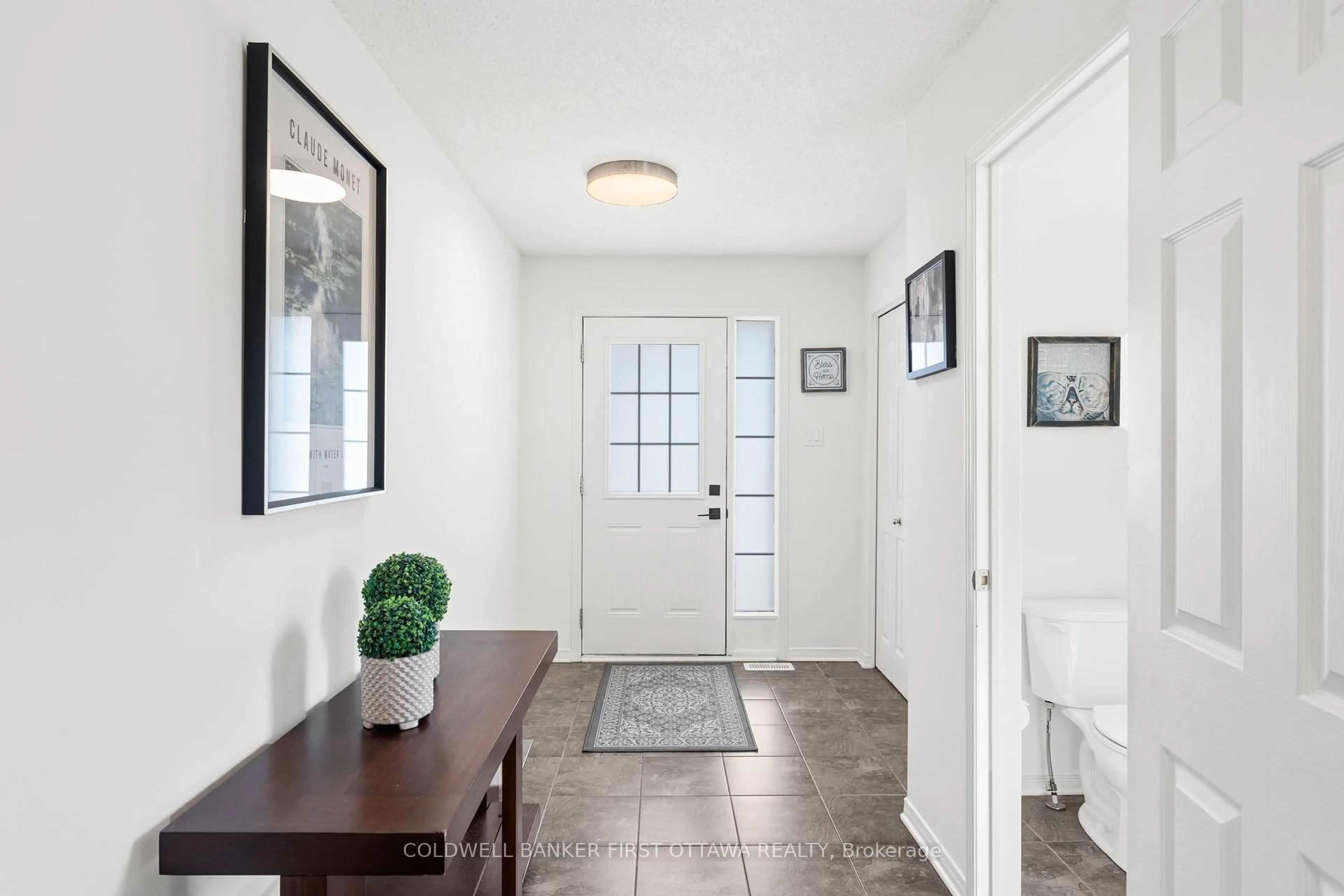 Indoor entryway for 440 Haresfield Crt, Ottawa Ontario K4M 0B6
