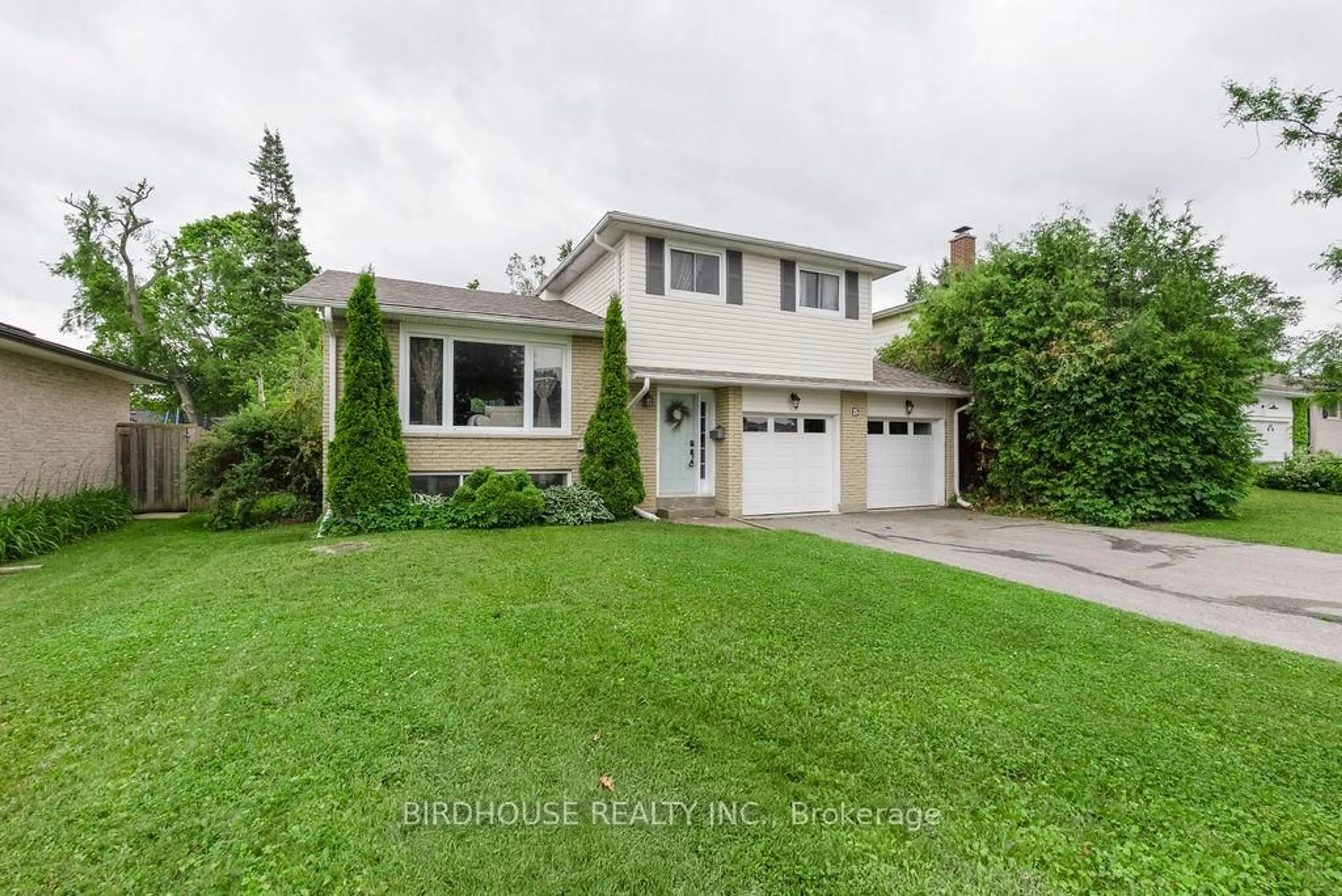 Home with vinyl exterior material, street for 15 Redwing St, Kawartha Lakes Ontario K9V 4T4