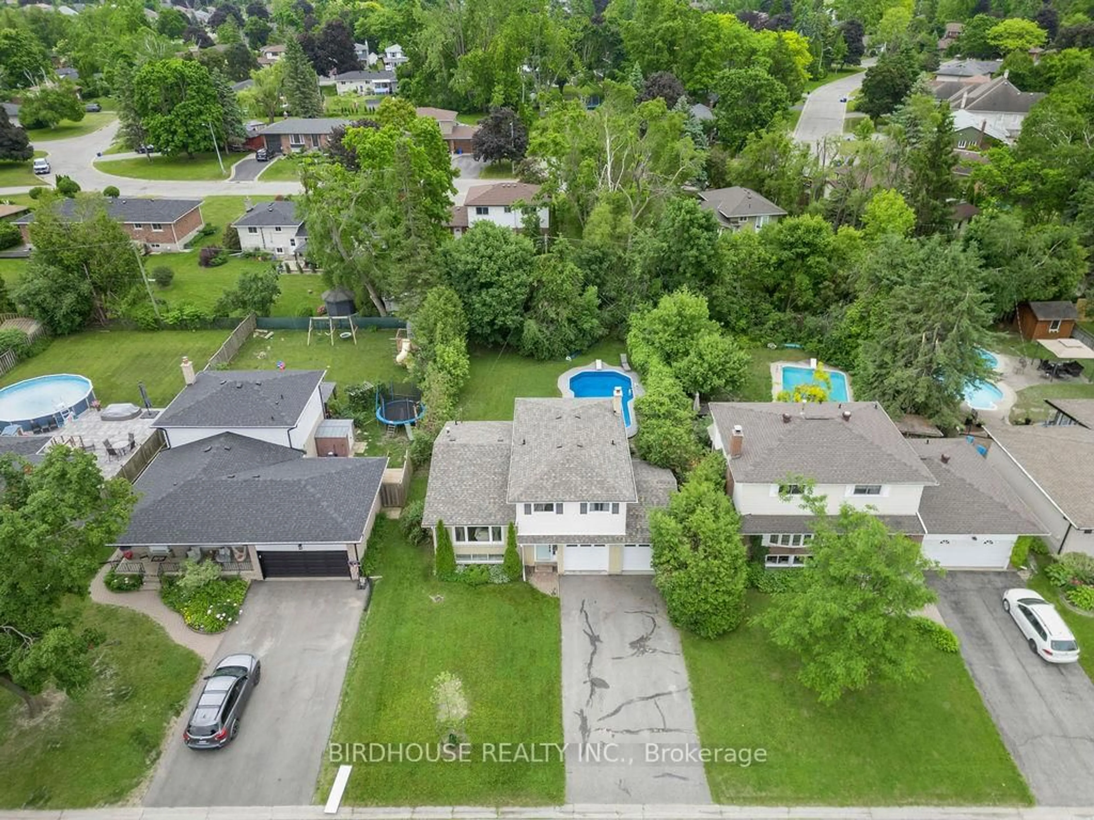 A pic from outside/outdoor area/front of a property/back of a property/a pic from drone, unknown for 15 Redwing St, Kawartha Lakes Ontario K9V 4T4