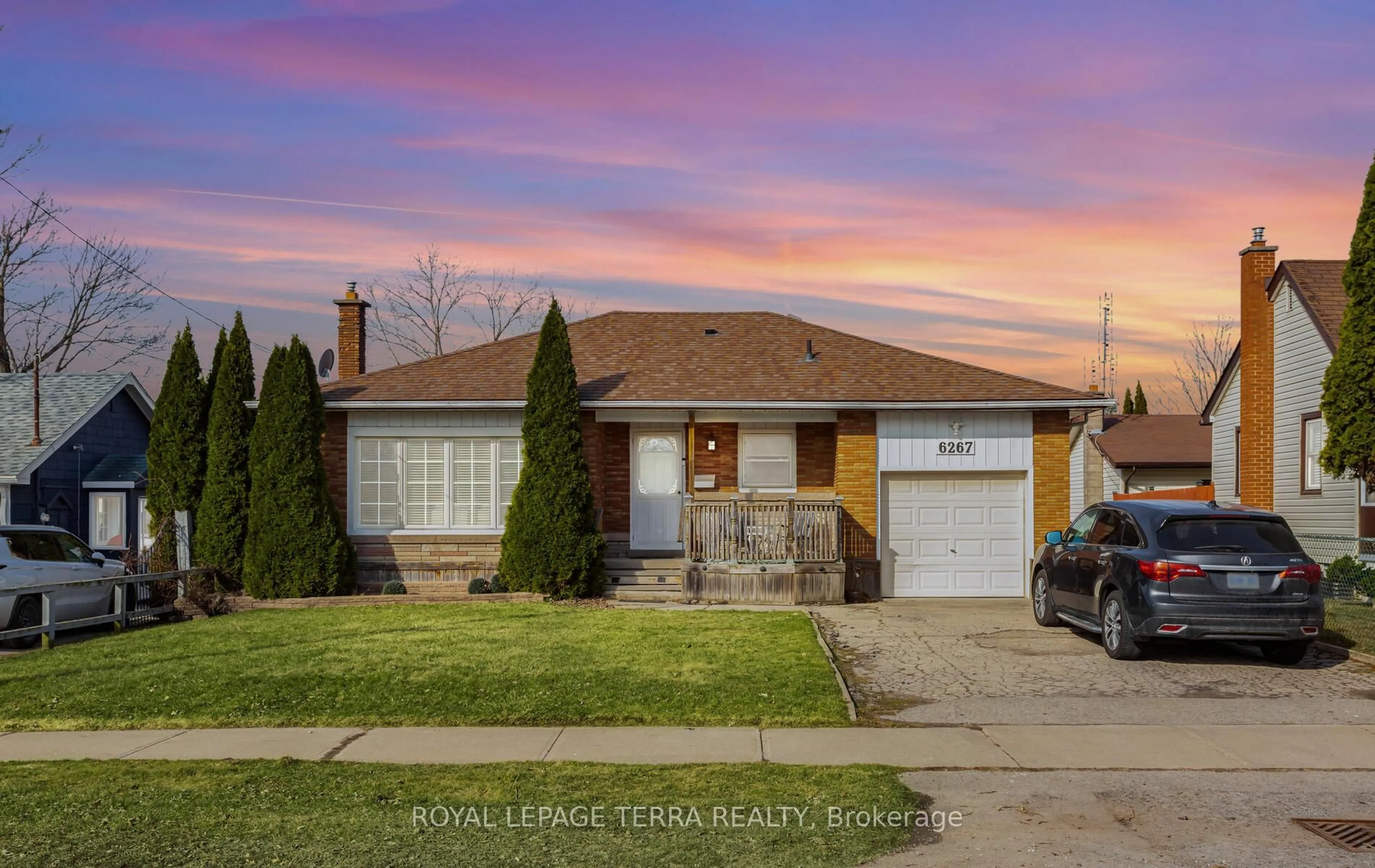 Home with brick exterior material, street for 6267 MONTROSE Rd, Niagara Falls Ontario L2H 1L7