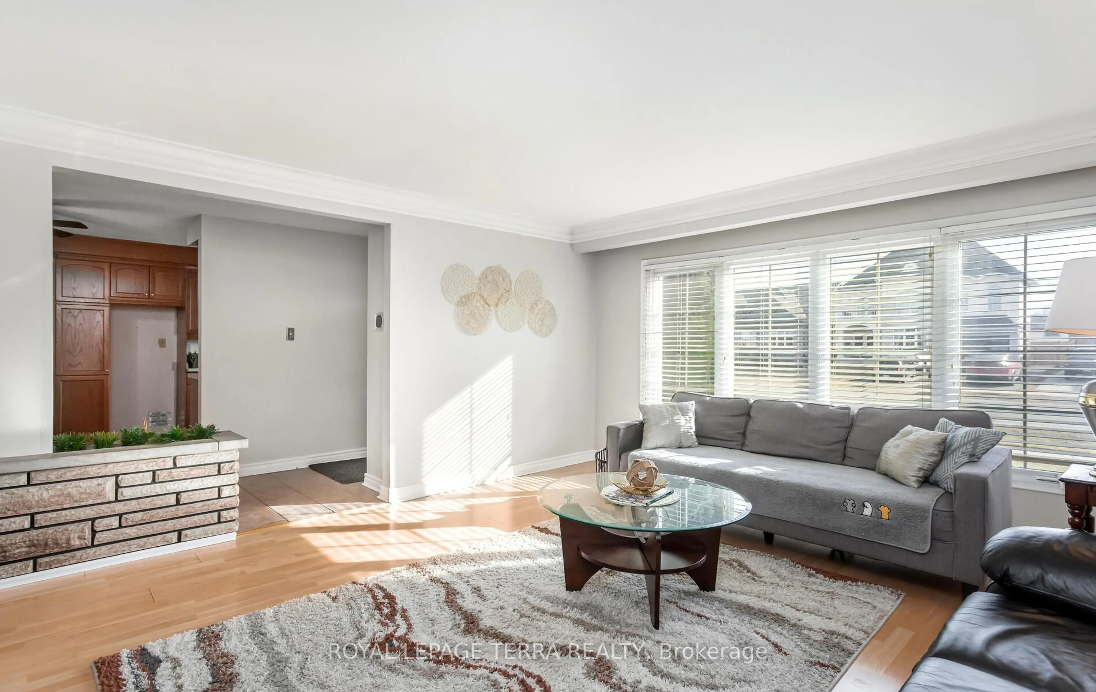 Living room with furniture, unknown for 6267 MONTROSE Rd, Niagara Falls Ontario L2H 1L7