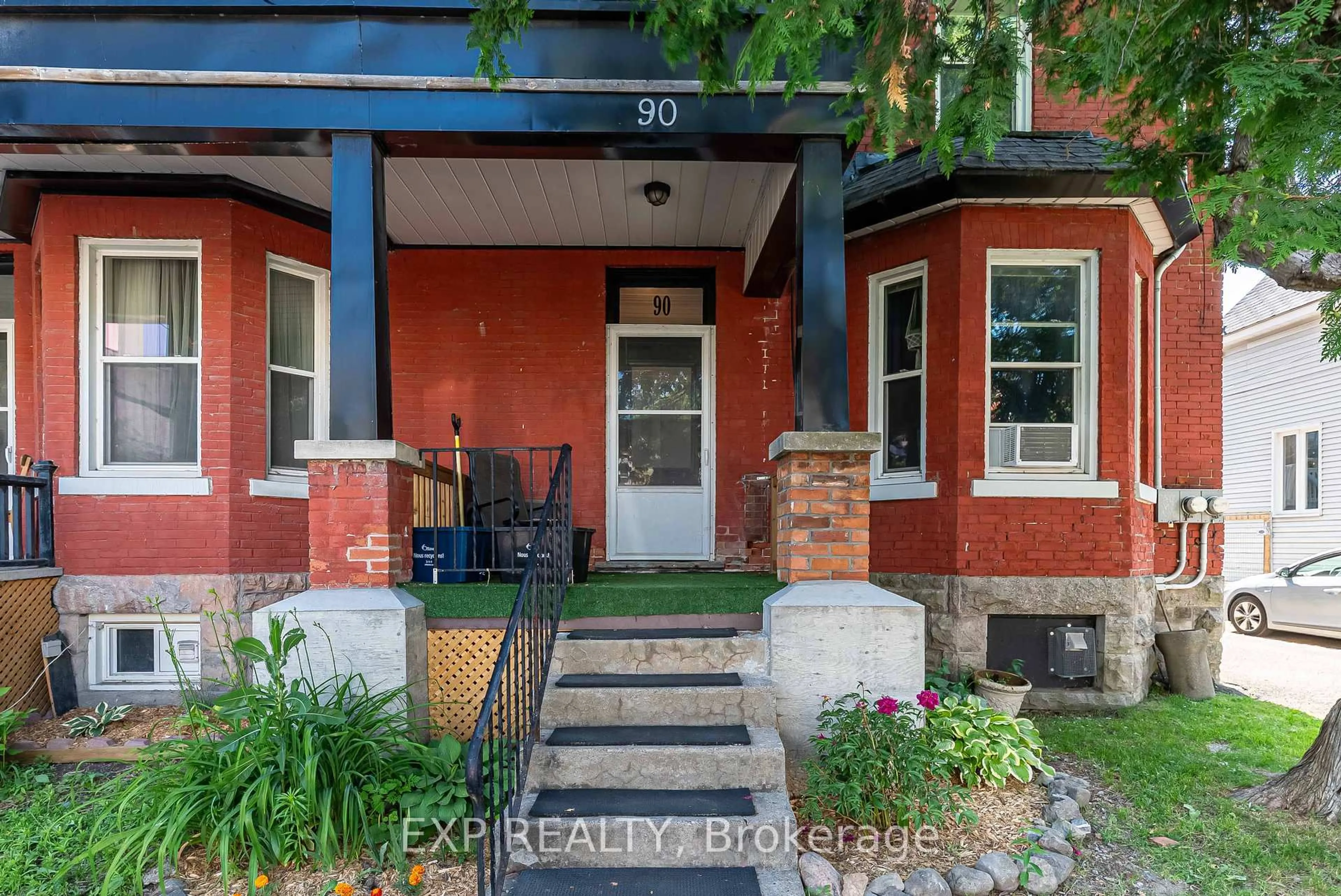 Unknown for 90 Cambridge St, Ottawa Ontario K1R 7A7