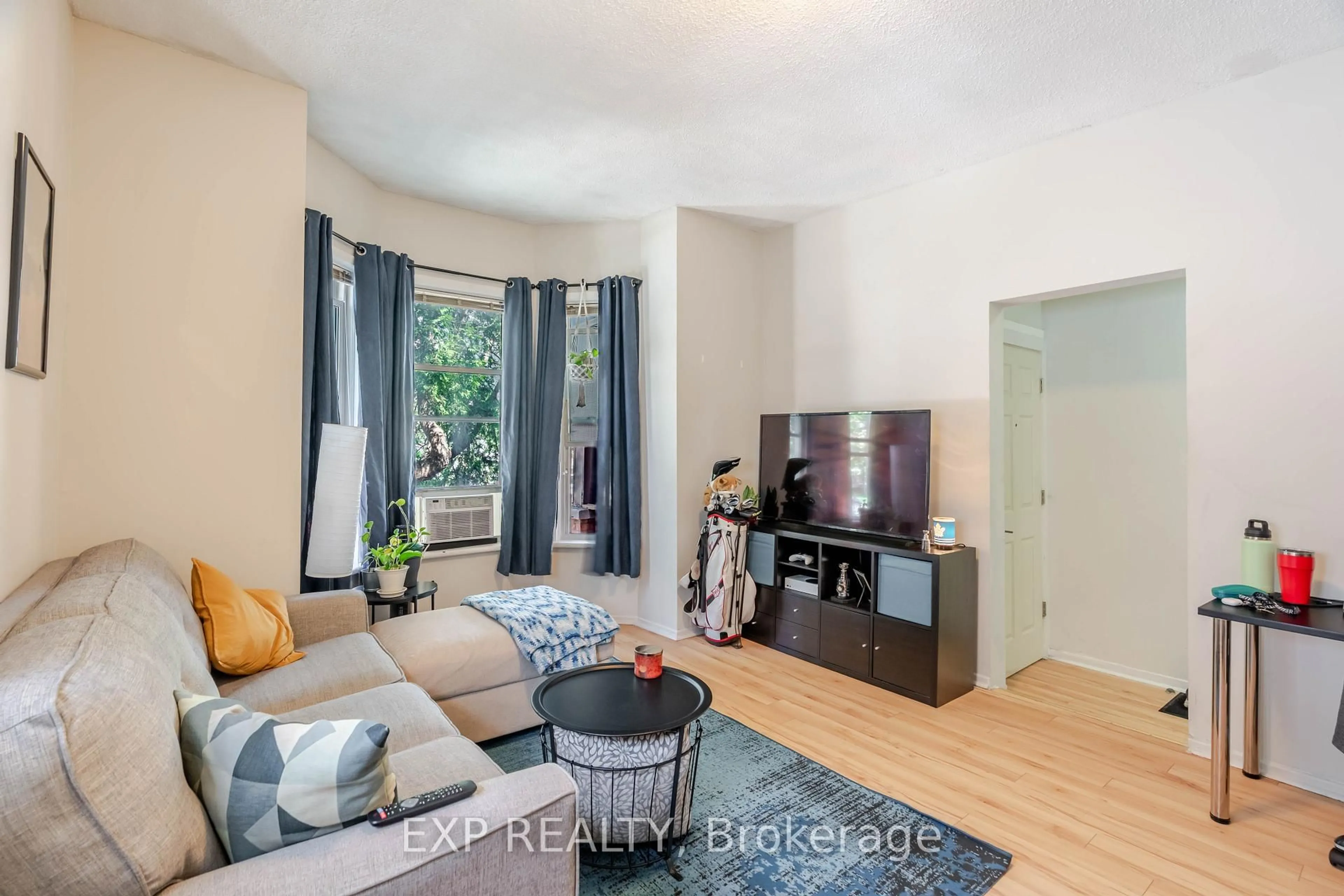 Living room with furniture, unknown for 90 Cambridge St, Ottawa Ontario K1R 7A7