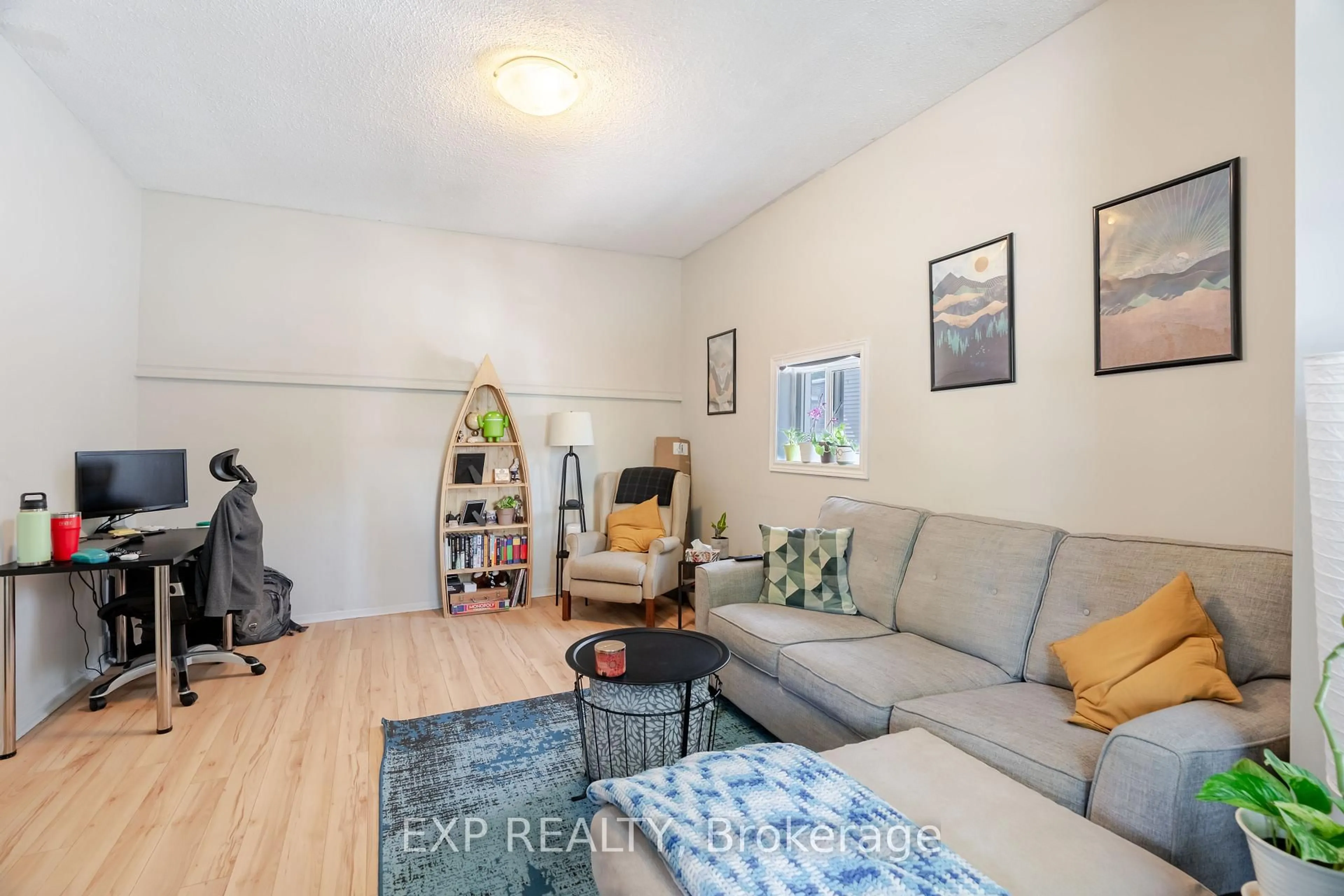 Living room with furniture, unknown for 90 Cambridge St, Ottawa Ontario K1R 7A7