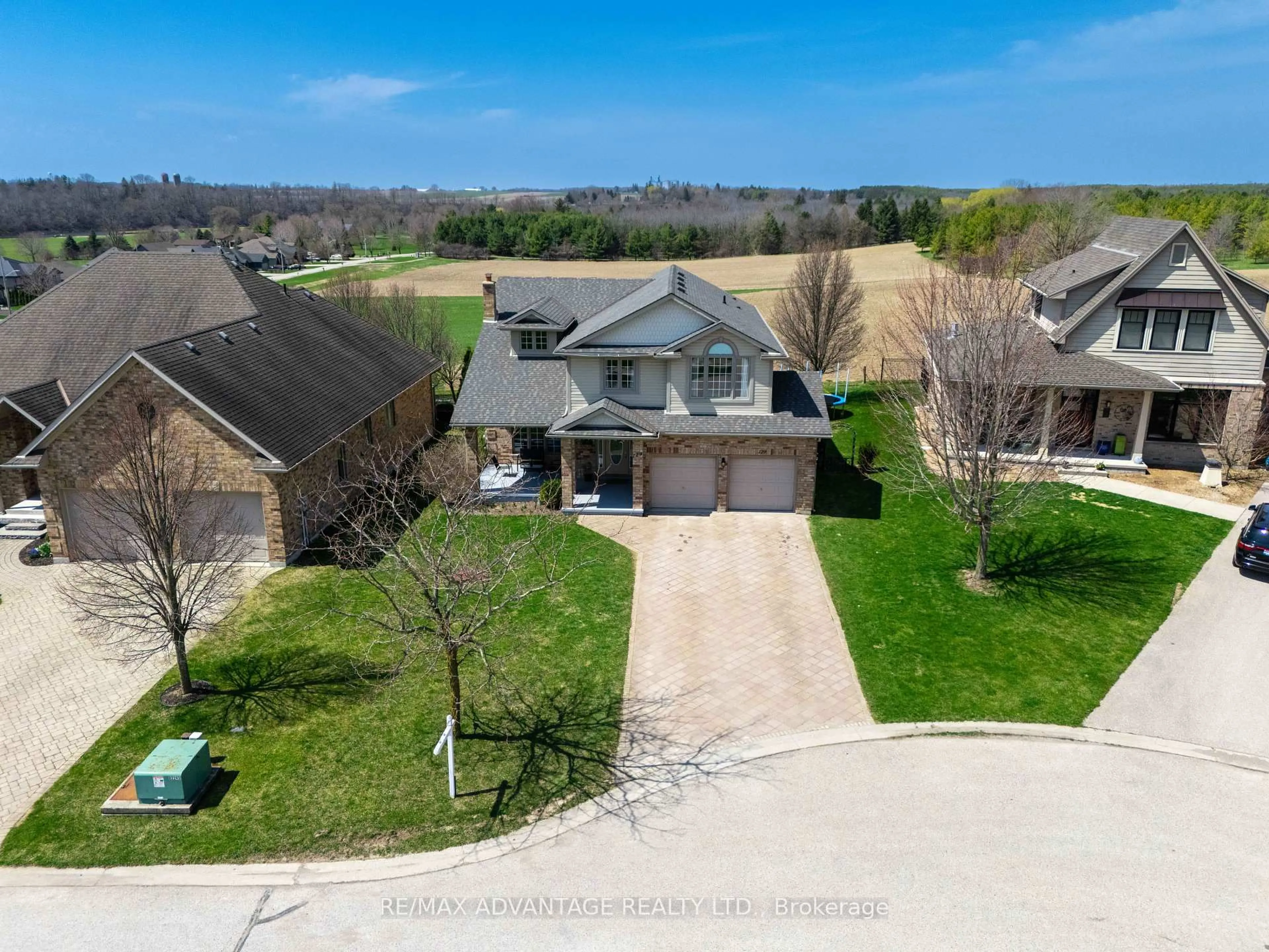 A pic from outside/outdoor area/front of a property/back of a property/a pic from drone, street for 129 Thamesview Cres, St. Marys Ontario N4X 1E1