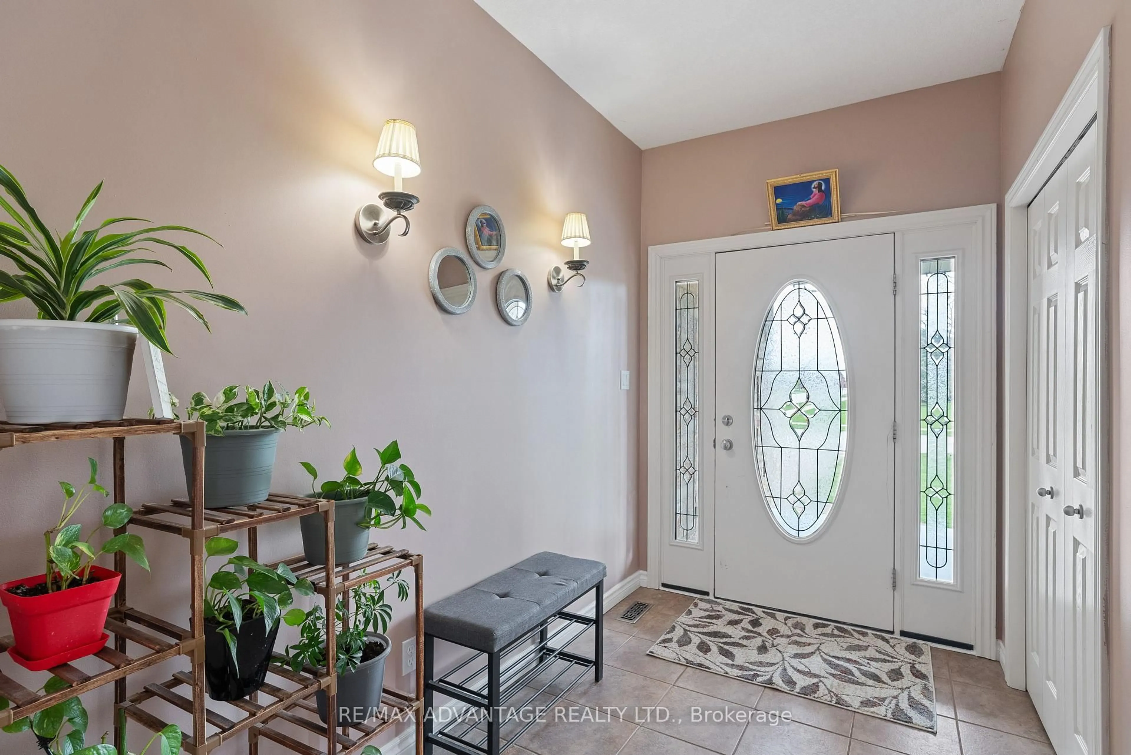 Indoor entryway for 129 Thamesview Cres, St. Marys Ontario N4X 1E1