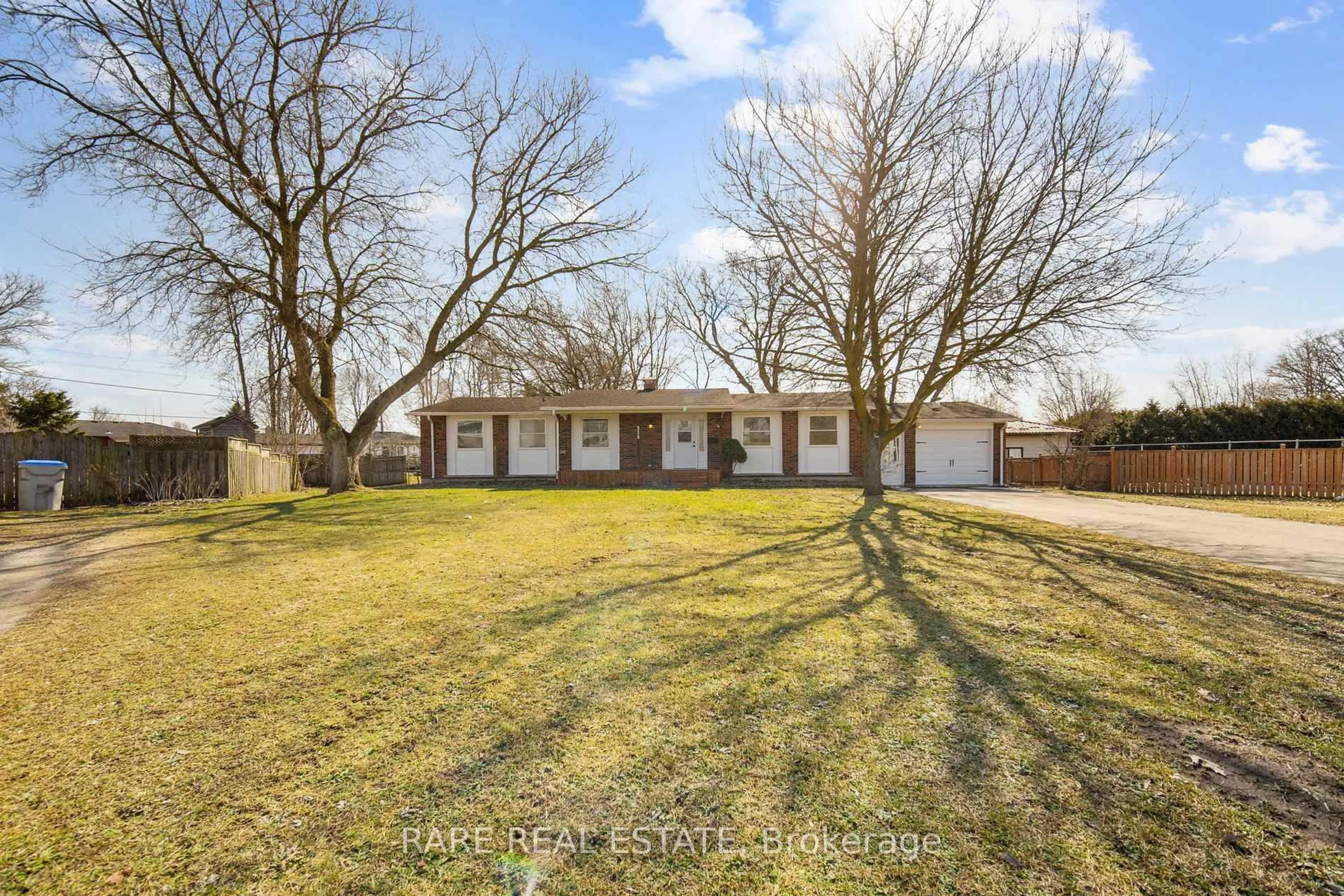A pic from outside/outdoor area/front of a property/back of a property/a pic from drone, street for 314 Laughton Cres, Strathroy-Caradoc Ontario N7G 1H7