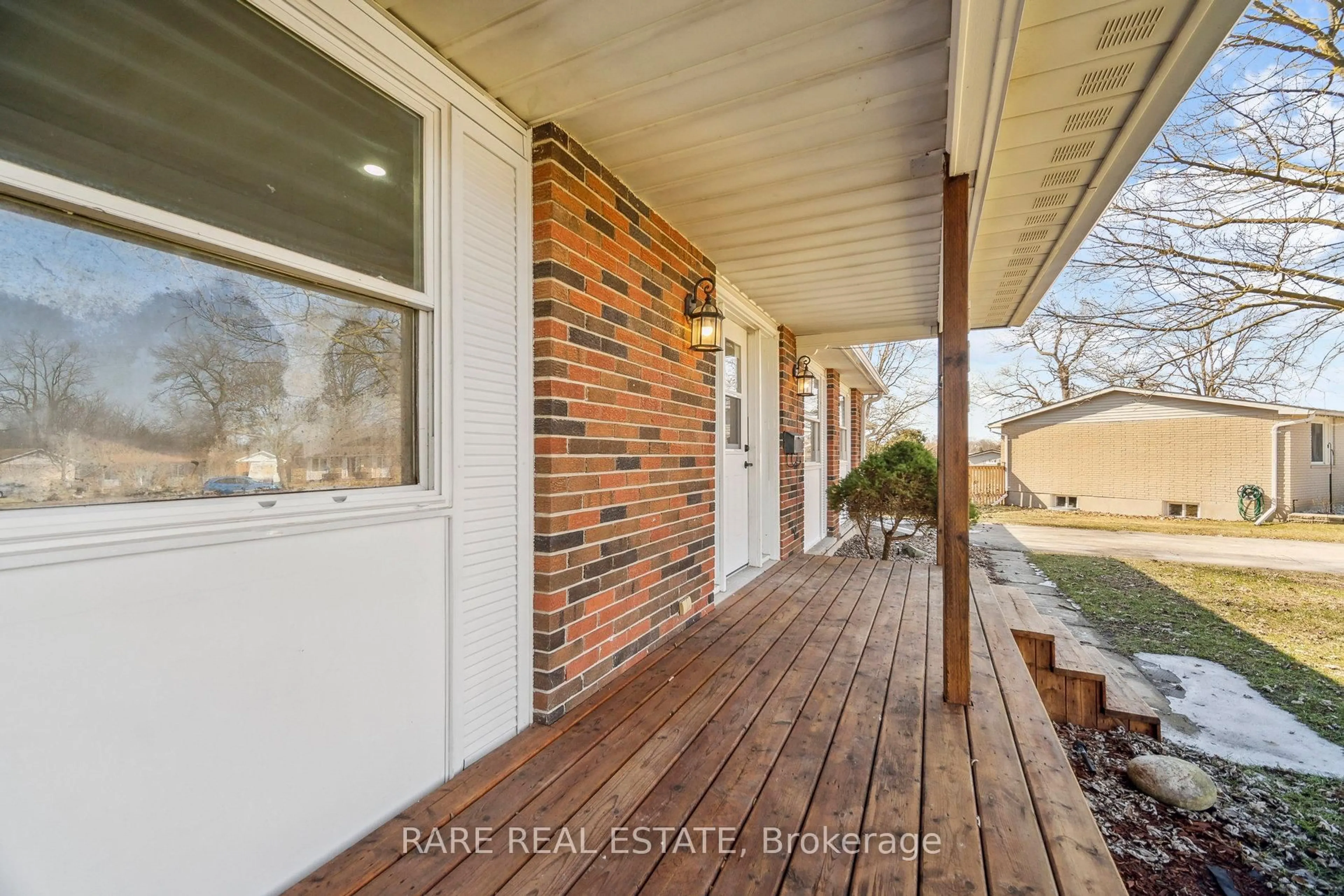 Patio, street for 314 Laughton Cres, Strathroy-Caradoc Ontario N7G 1H7