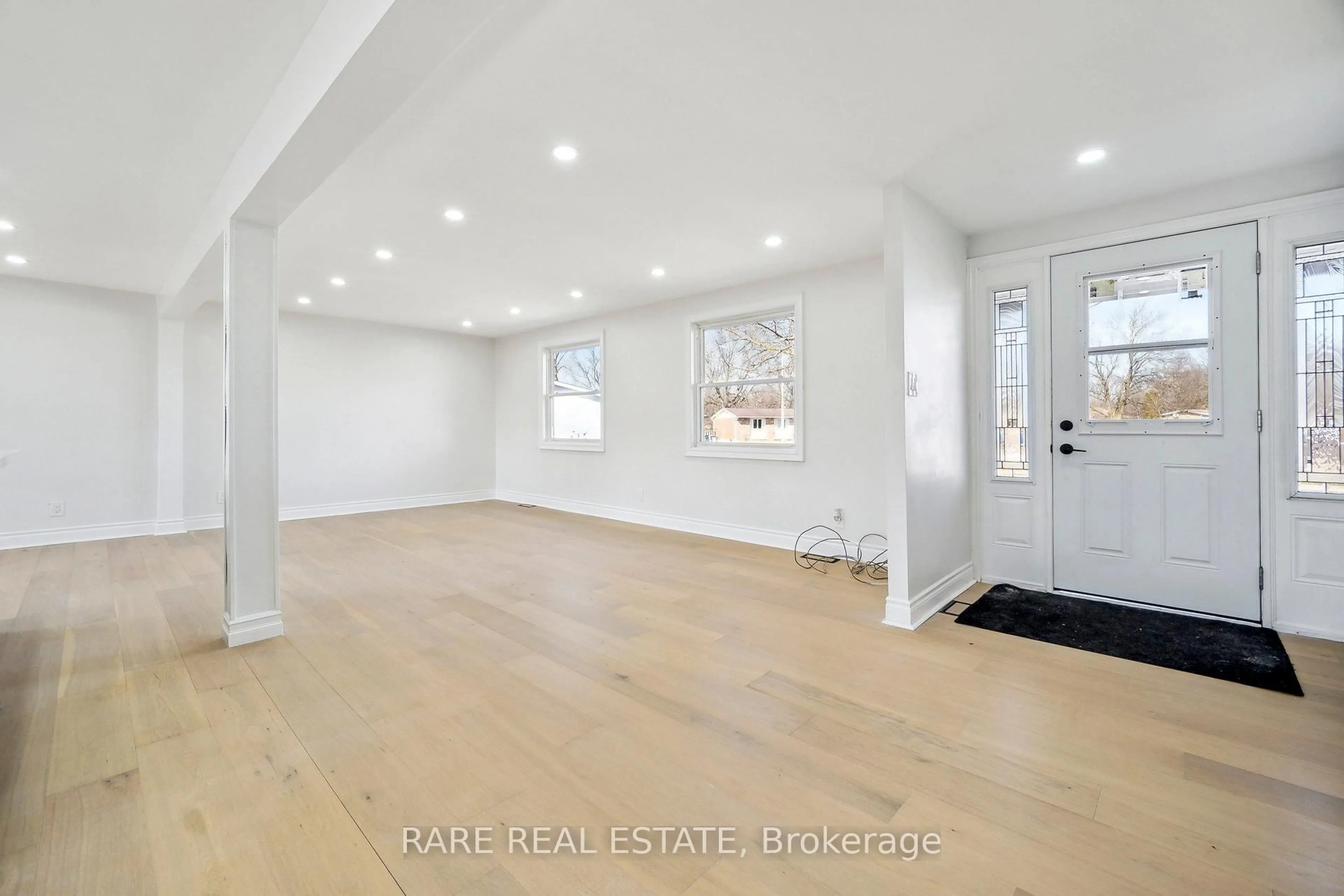 Indoor entryway for 314 Laughton Cres, Strathroy-Caradoc Ontario N7G 1H7