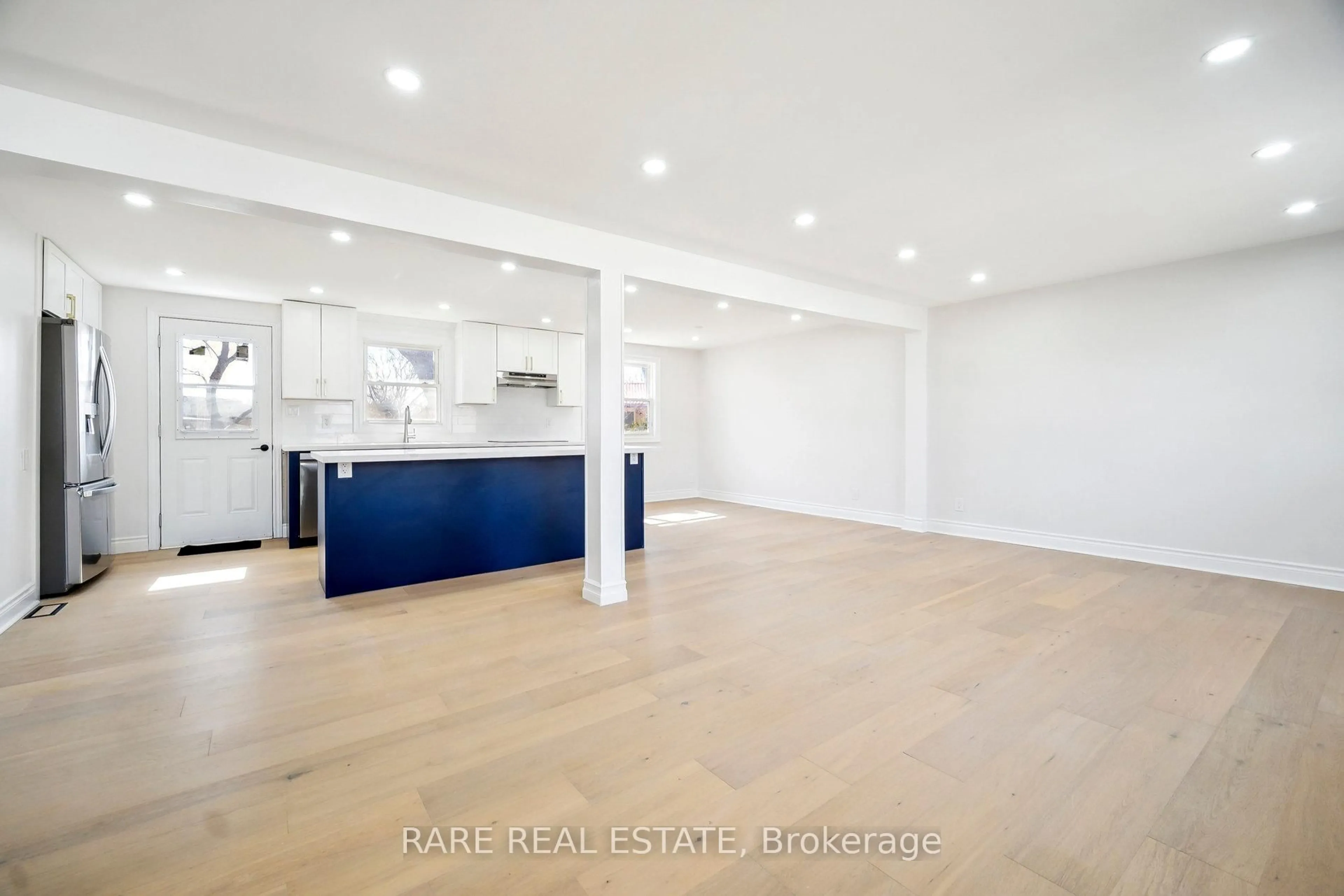 Open concept kitchen, unknown for 314 Laughton Cres, Strathroy-Caradoc Ontario N7G 1H7