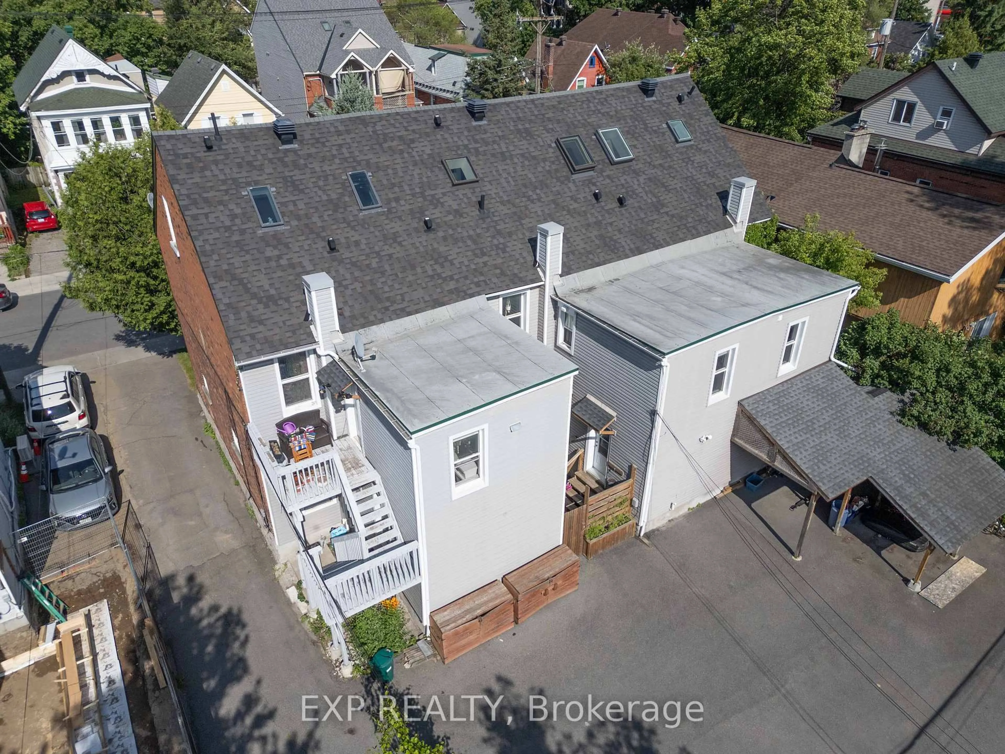 A pic from outside/outdoor area/front of a property/back of a property/a pic from drone, city buildings view from balcony for 92 Cambridge St, Ottawa Ontario K1R 7A7