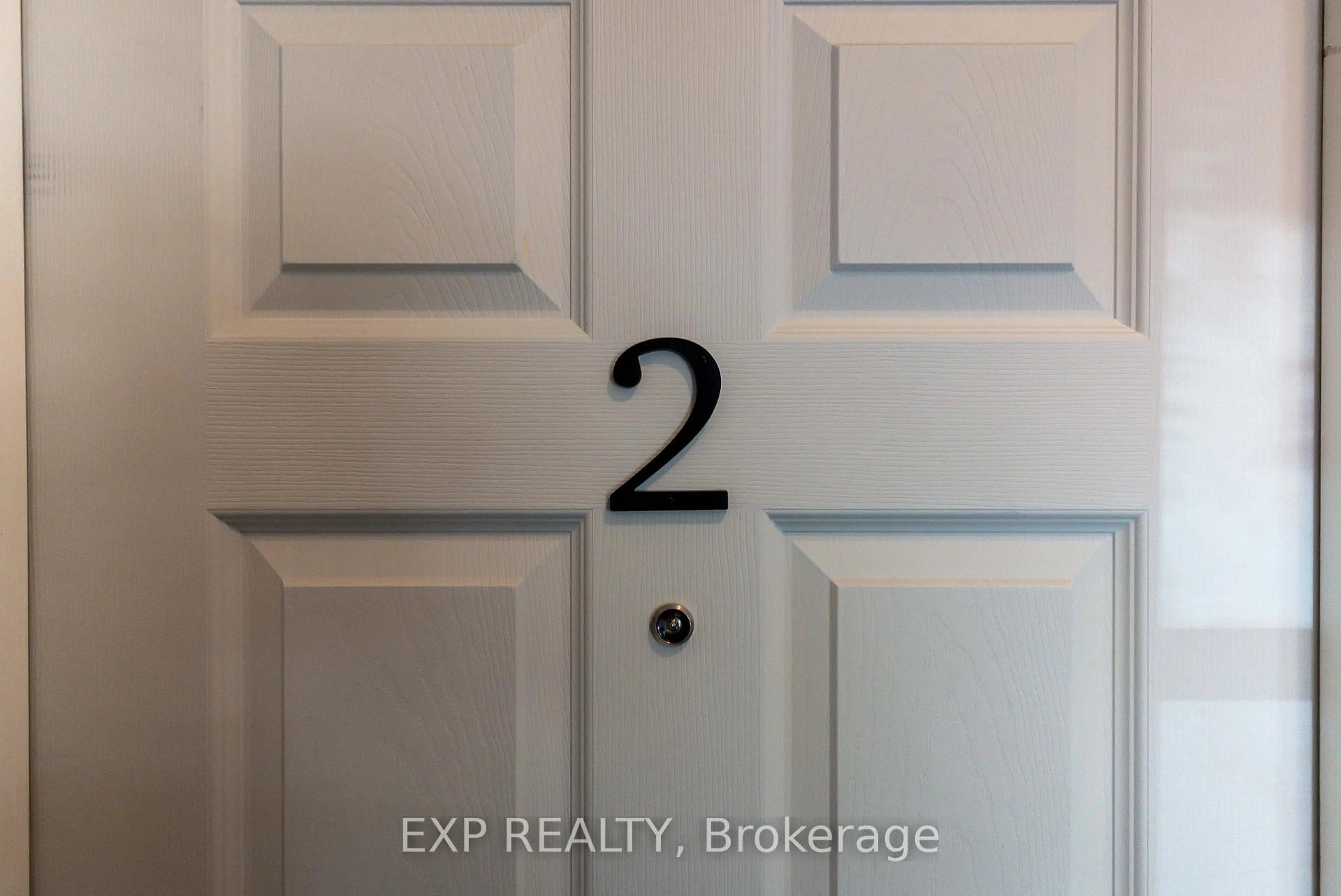 Indoor entryway for 92 Cambridge St, Ottawa Ontario K1R 7A7