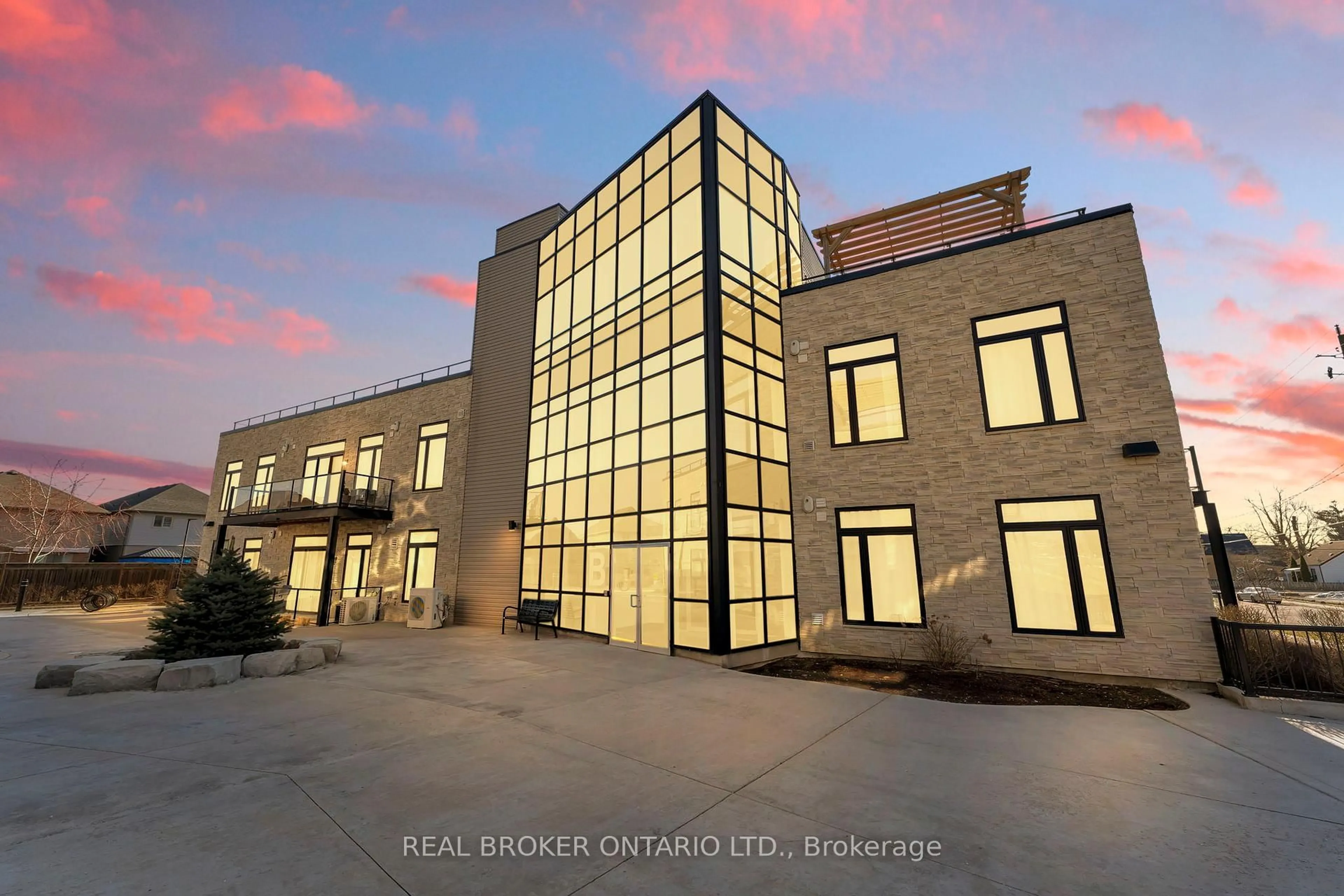 Indoor foyer for 85 Morrell St #117, Brantford Ontario N3T 4J6