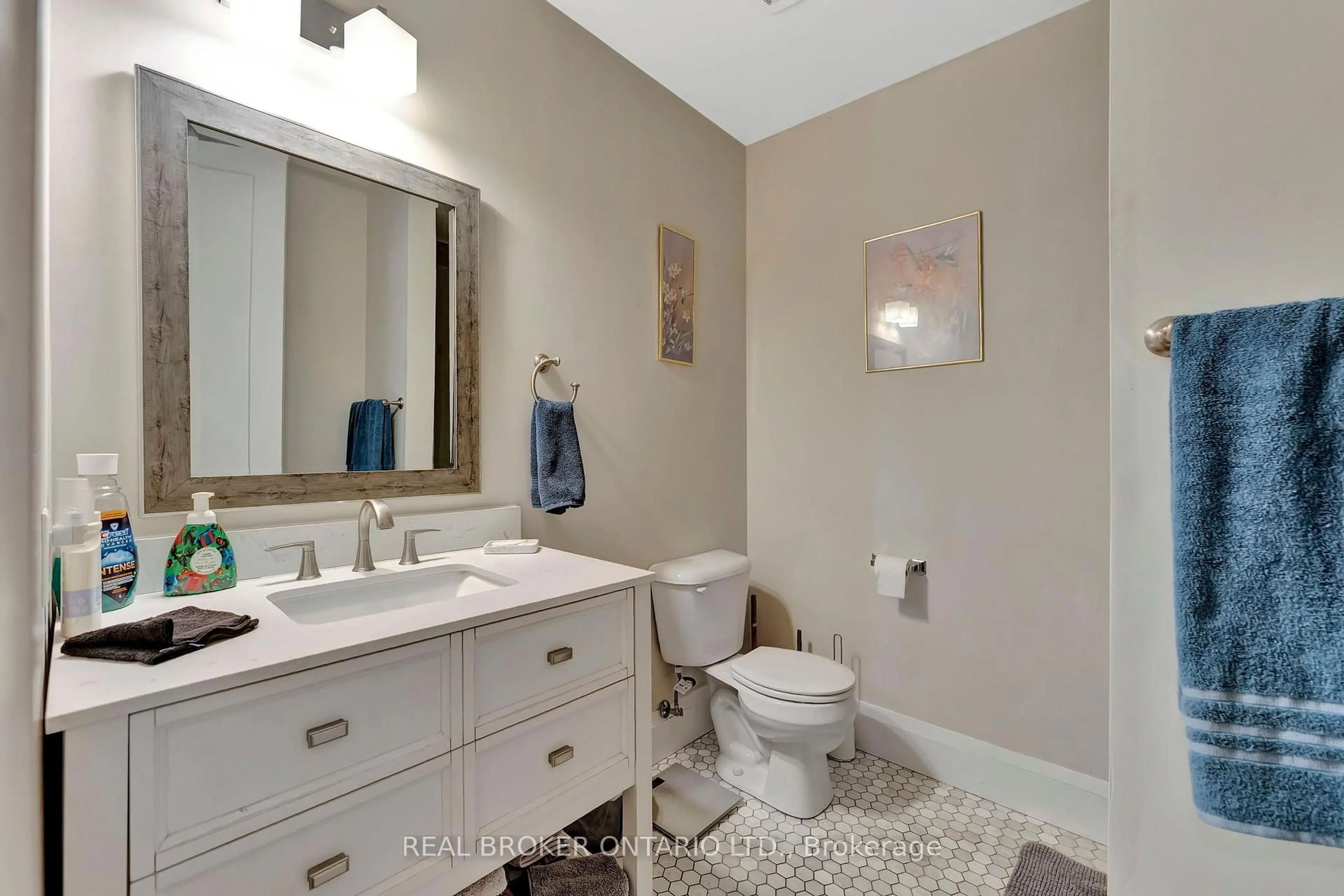 Standard bathroom, ceramic/tile floor for 85 Morrell St #117, Brantford Ontario N3T 4J6