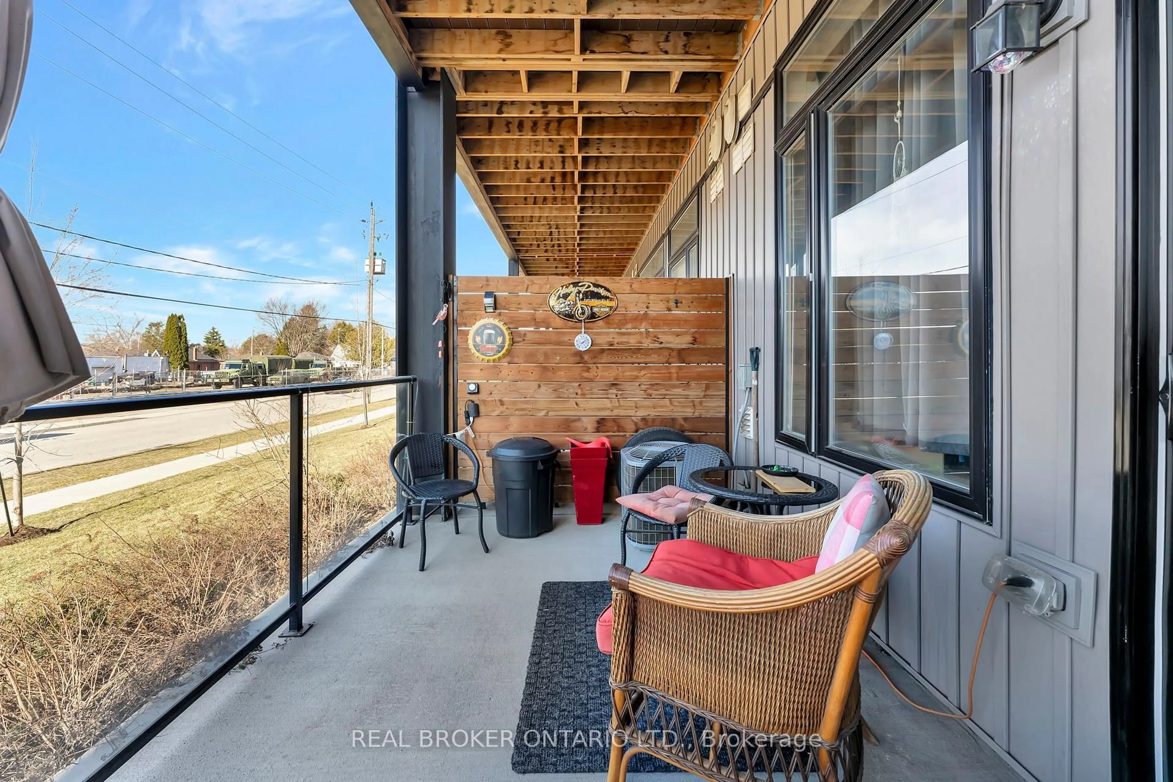 Patio, water/lake/river/ocean view for 85 Morrell St #117, Brantford Ontario N3T 4J6