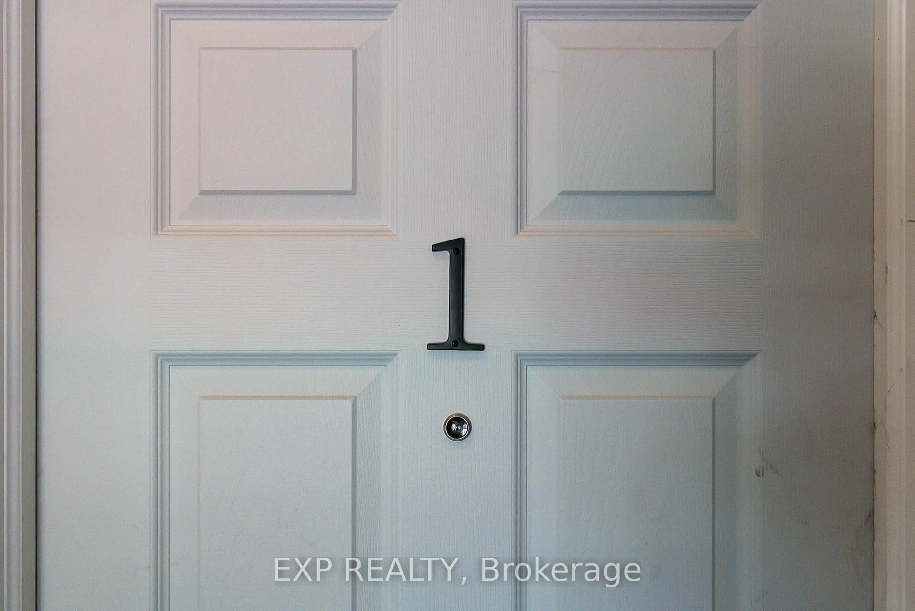 Indoor entryway for 94 Cambridge St, Ottawa Ontario K1R 7A7
