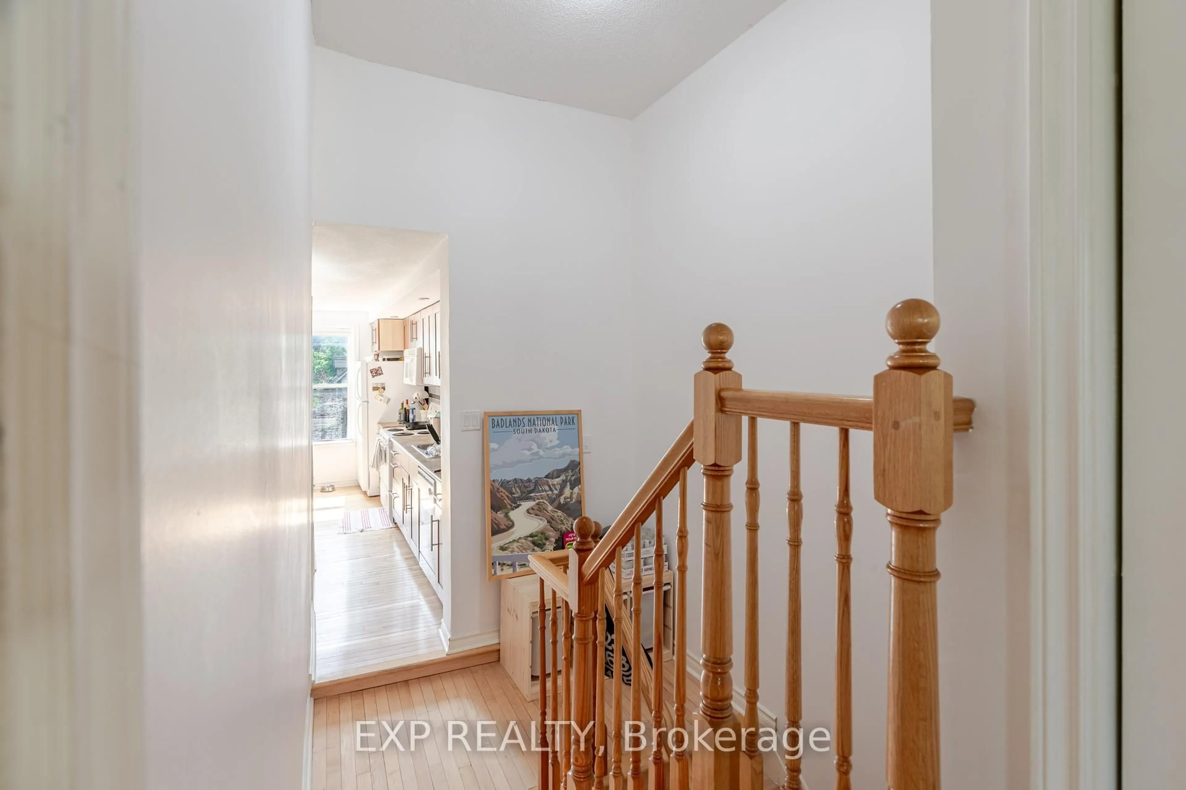 Indoor entryway for 94 Cambridge St, Ottawa Ontario K1R 7A7