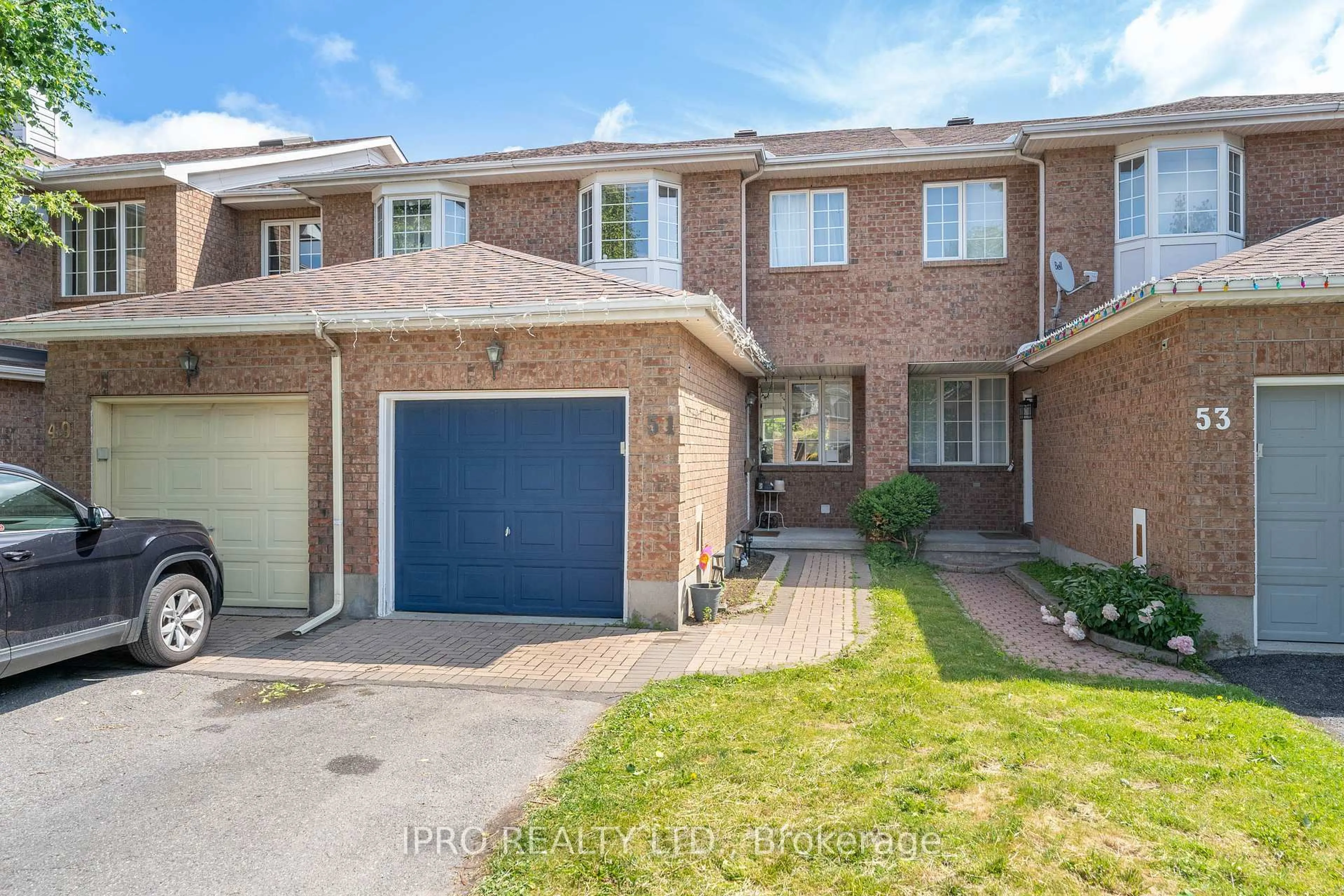 A pic from outside/outdoor area/front of a property/back of a property/a pic from drone, street for 51 Mullcraft Cres, Ottawa Ontario K2J 4P7