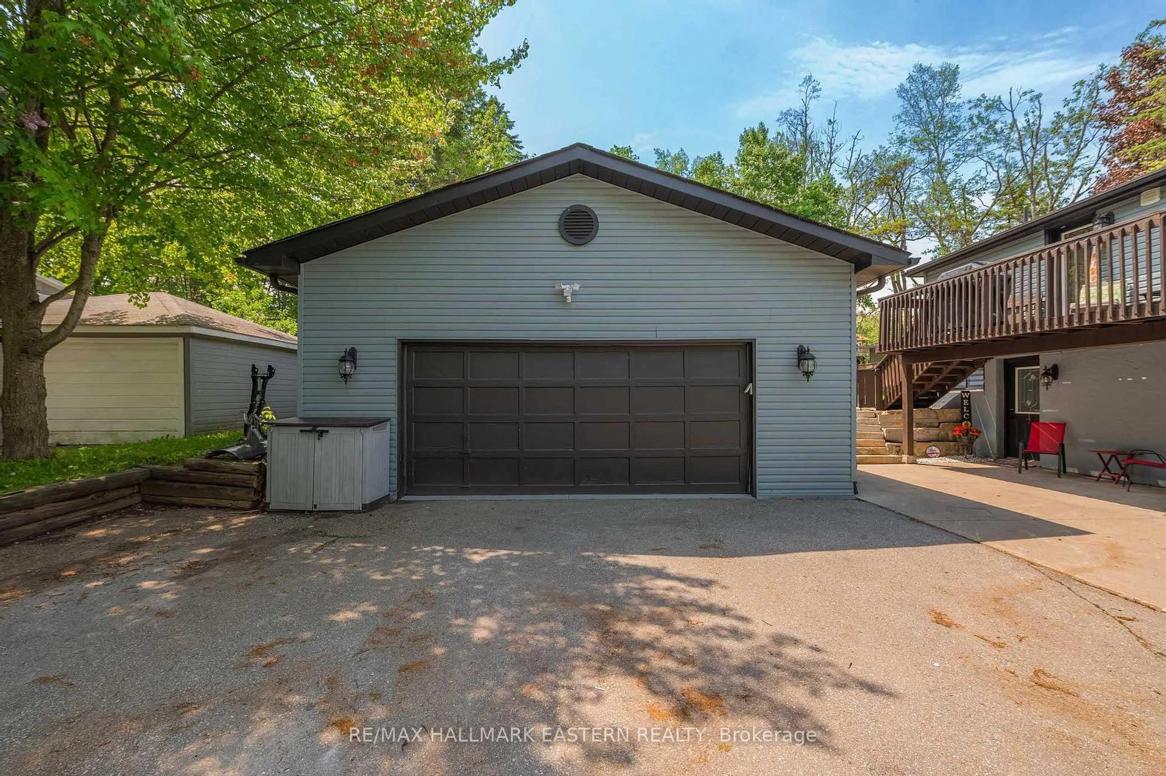 Indoor garage for 25 Lawrence St, Kawartha Lakes Ontario K9J 6X3