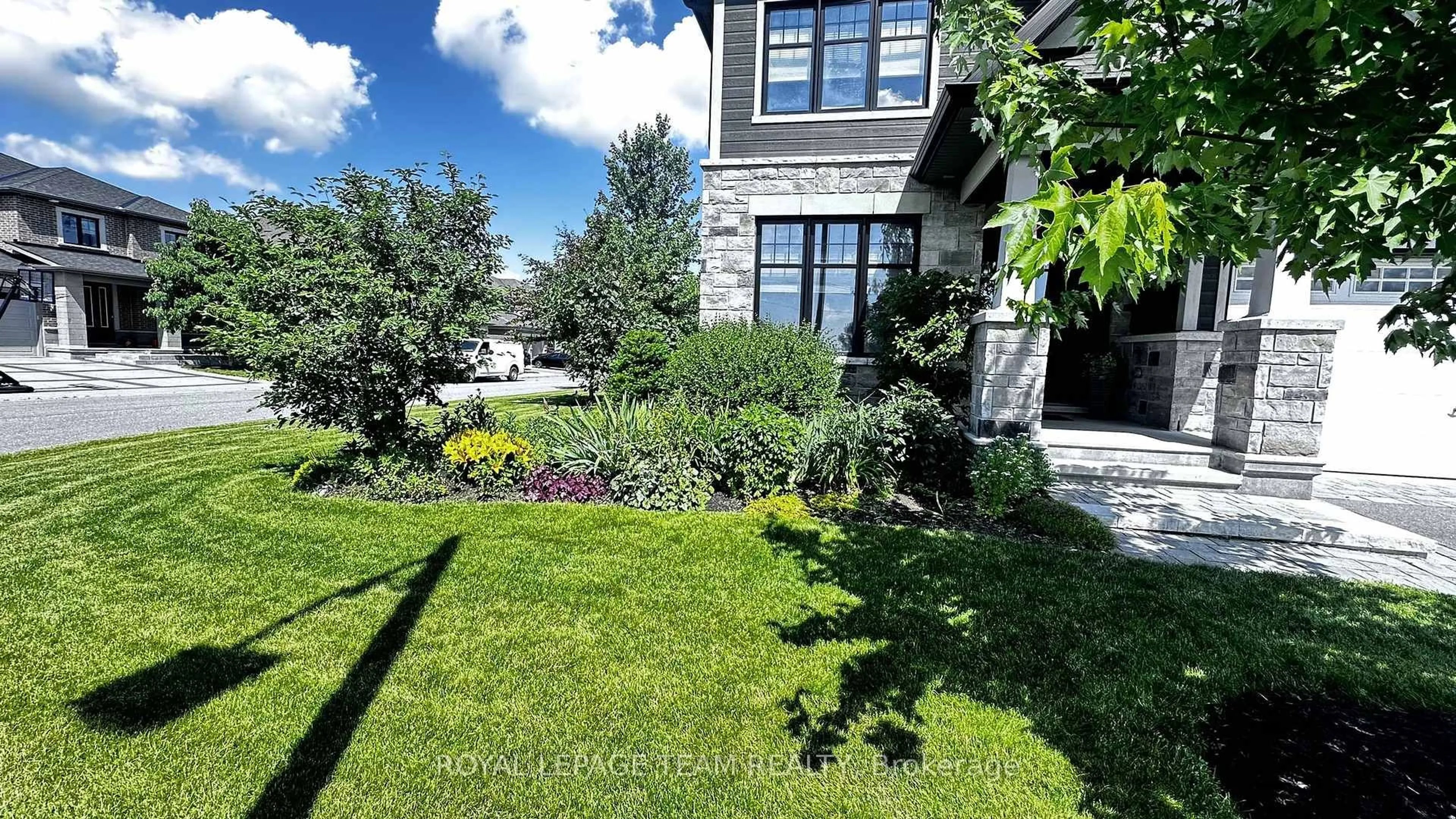 A pic from outside/outdoor area/front of a property/back of a property/a pic from drone, street for 845 Percival Cres, Manotick Ontario K4M 0G3