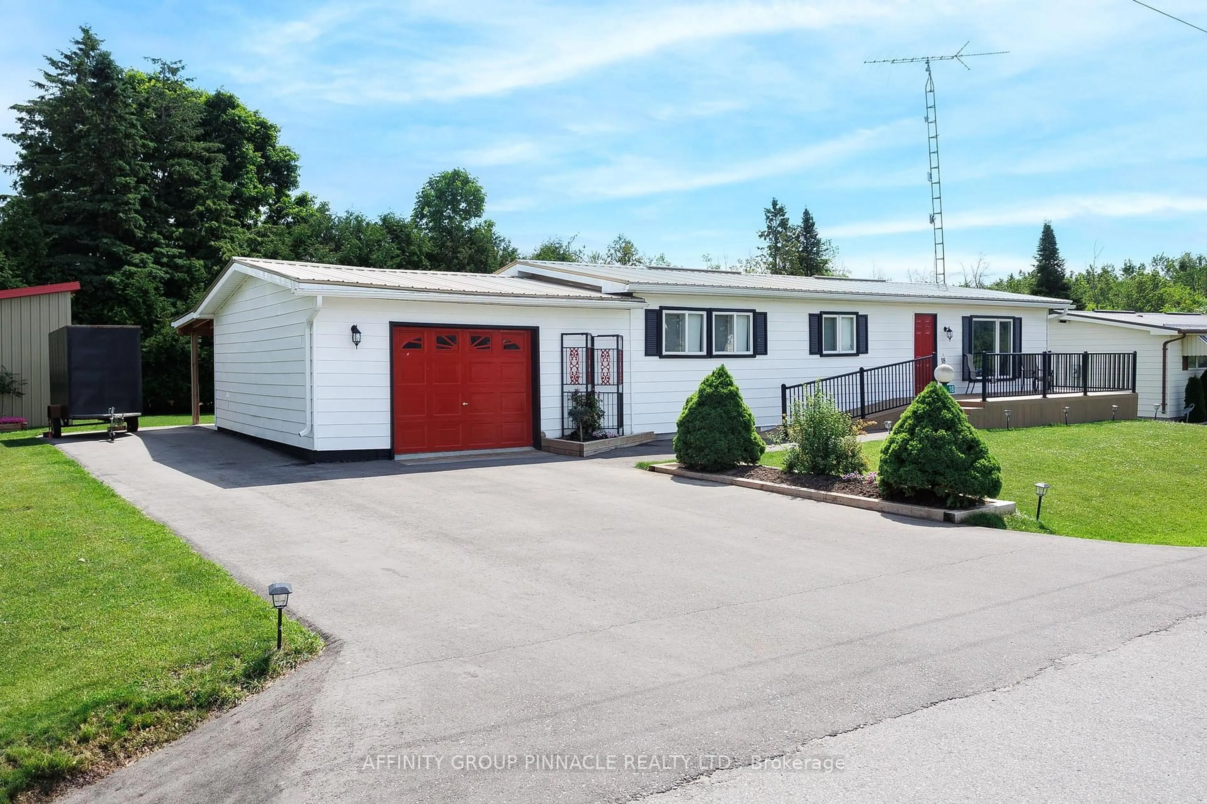 Indoor garage for 18 Vista Dr, Kawartha Lakes Ontario K9V 4R1
