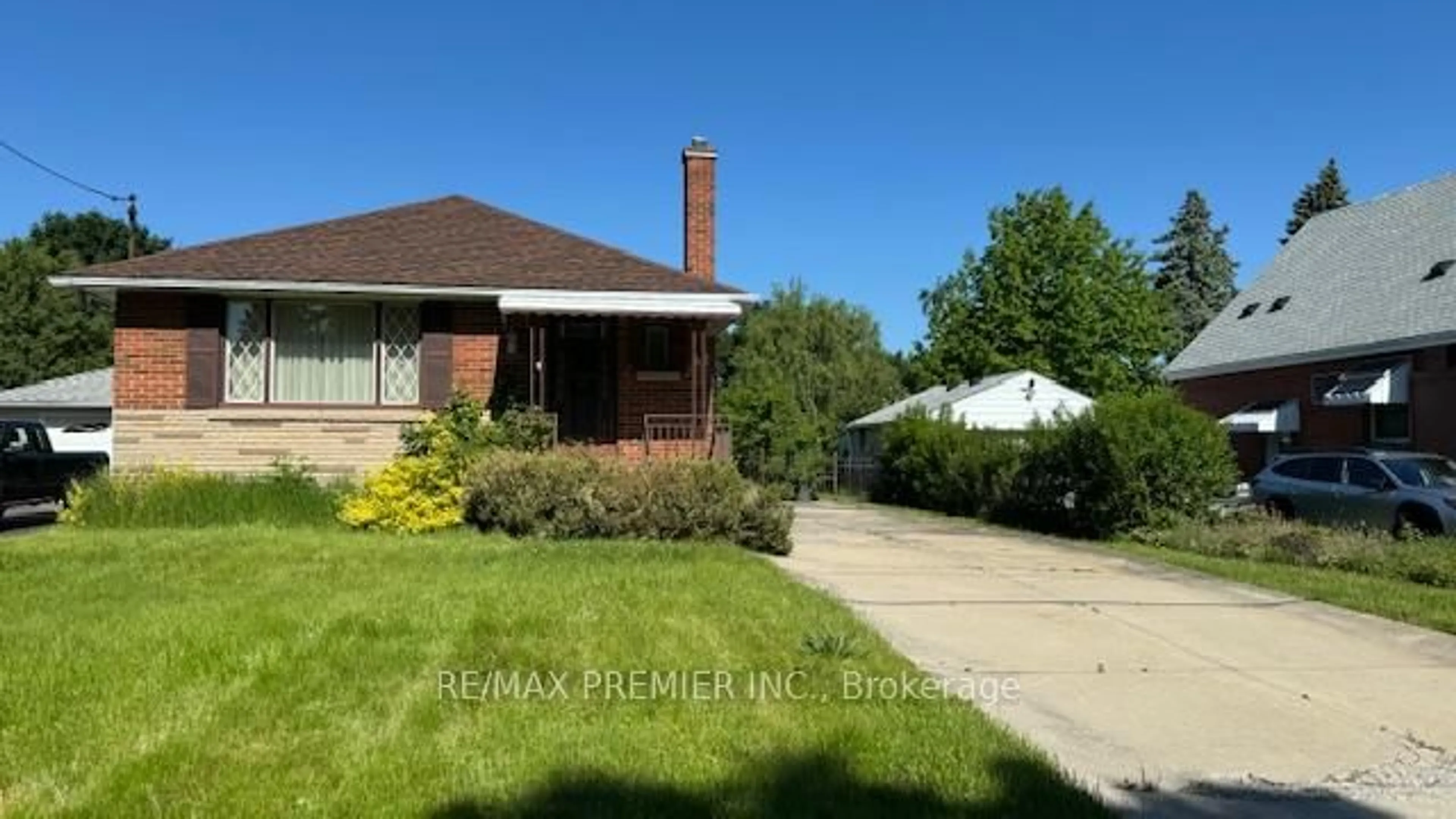 A pic from outside/outdoor area/front of a property/back of a property/a pic from drone, street for 42 Gailmont Dr, Hamilton Ontario L8K 4B3