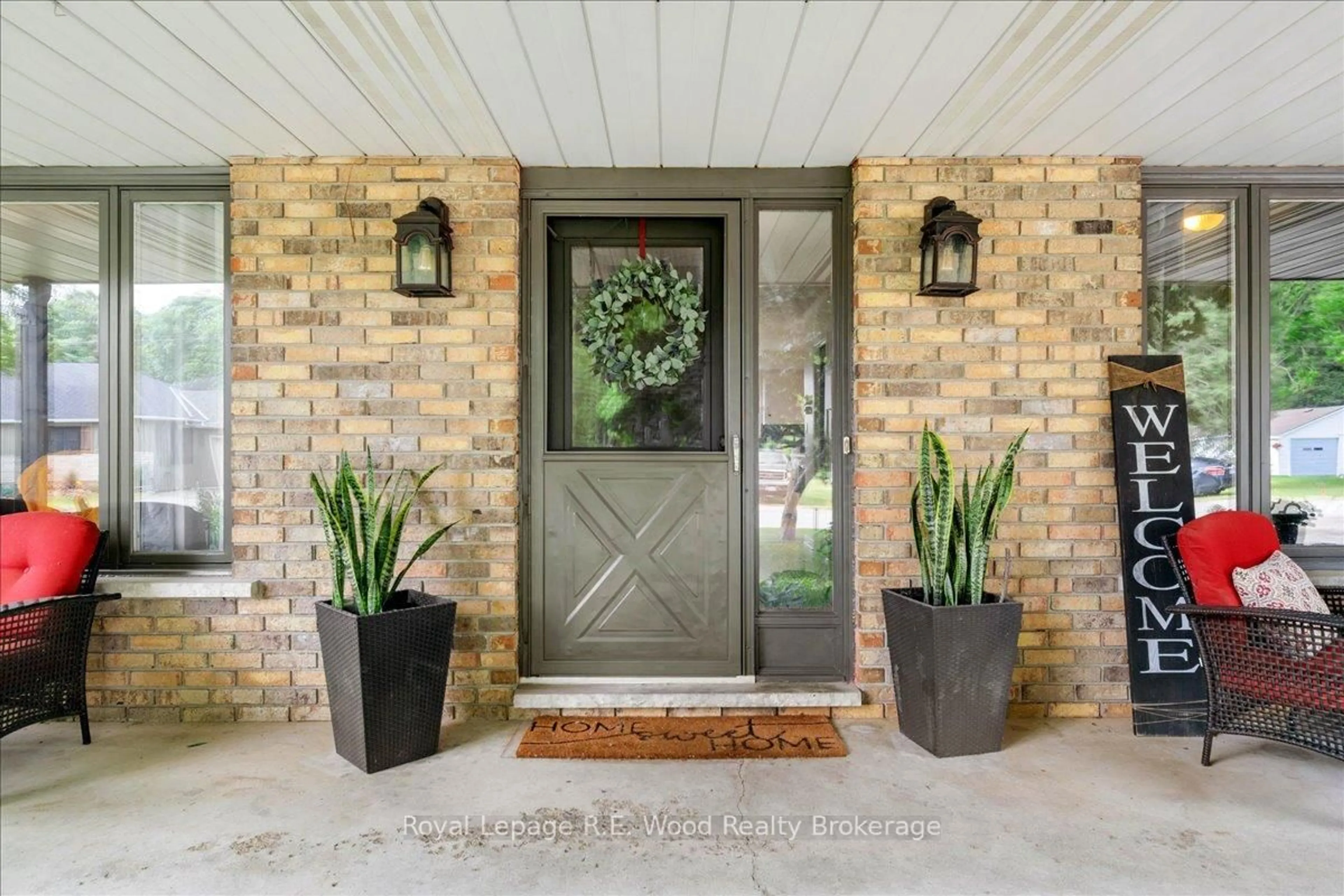 Indoor entryway for 24 NORFOLK St, Norwich Ontario N0J 1R0