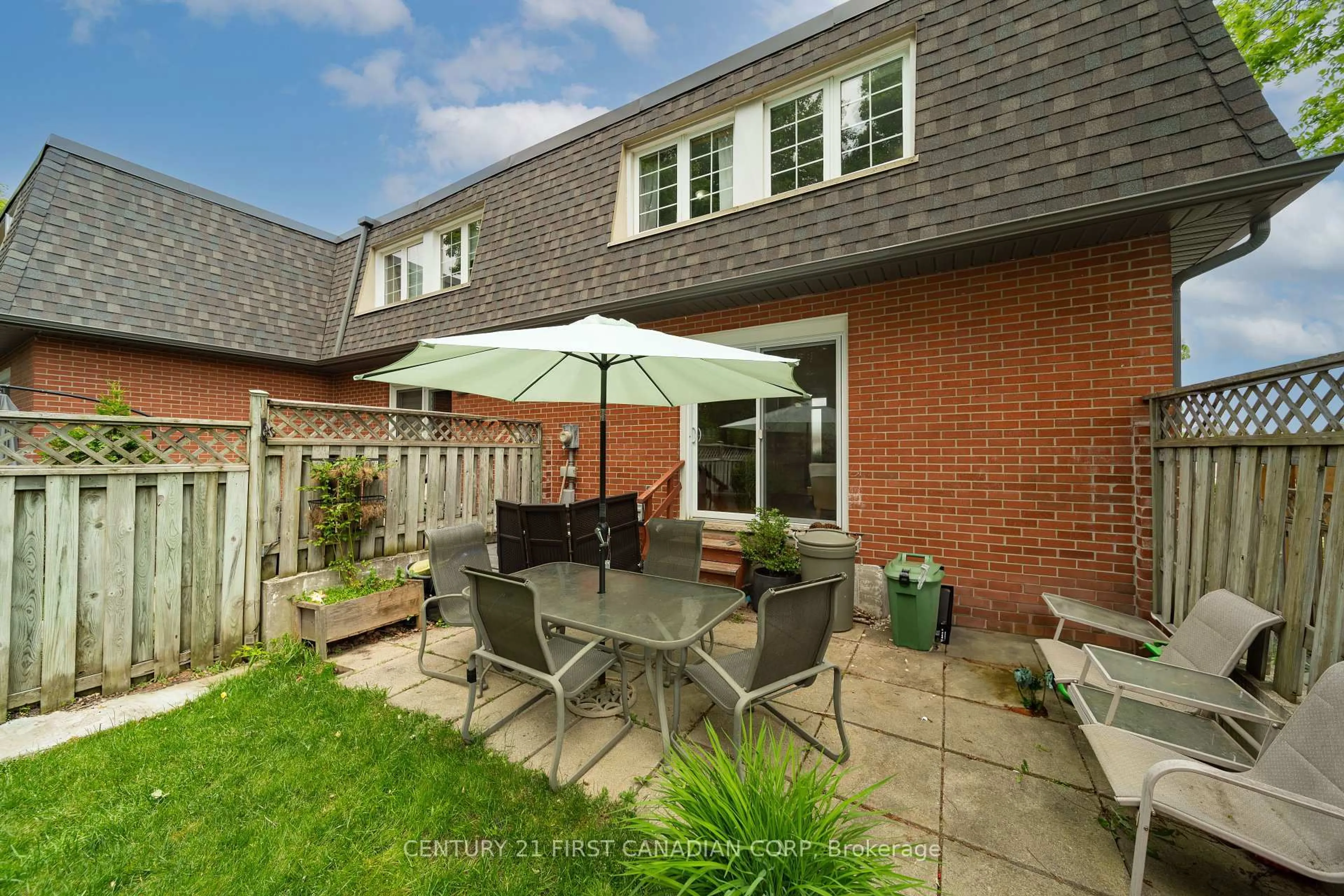 Patio, street for 1401 Wonderland Rd, London North Ontario N6G 2C2