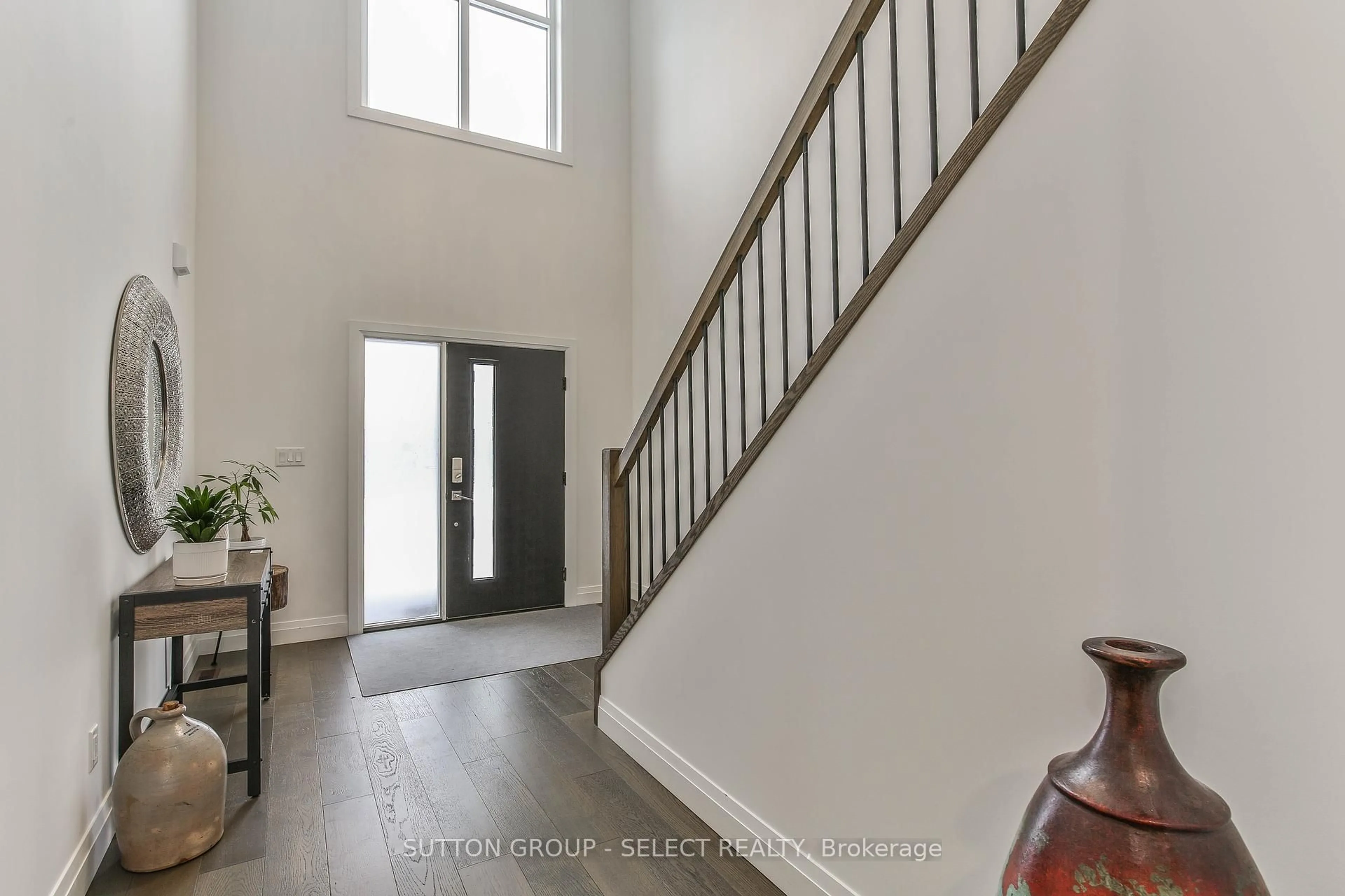 Indoor entryway for 2199 Tokala Tr, London North Ontario N6G 0Z7